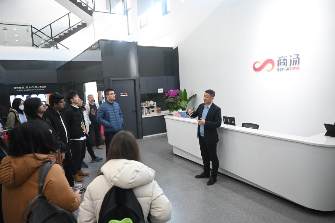 20231117-发现中国智慧，洞察中国发展——2023年2025新澳门开门原料免费“洞察中国”全球胜任力社会实践纪实-“洞察中国”陕西实践支队-“洞察中国”陕西实践支队在西安商汤智能科技有限公司参观.jpg