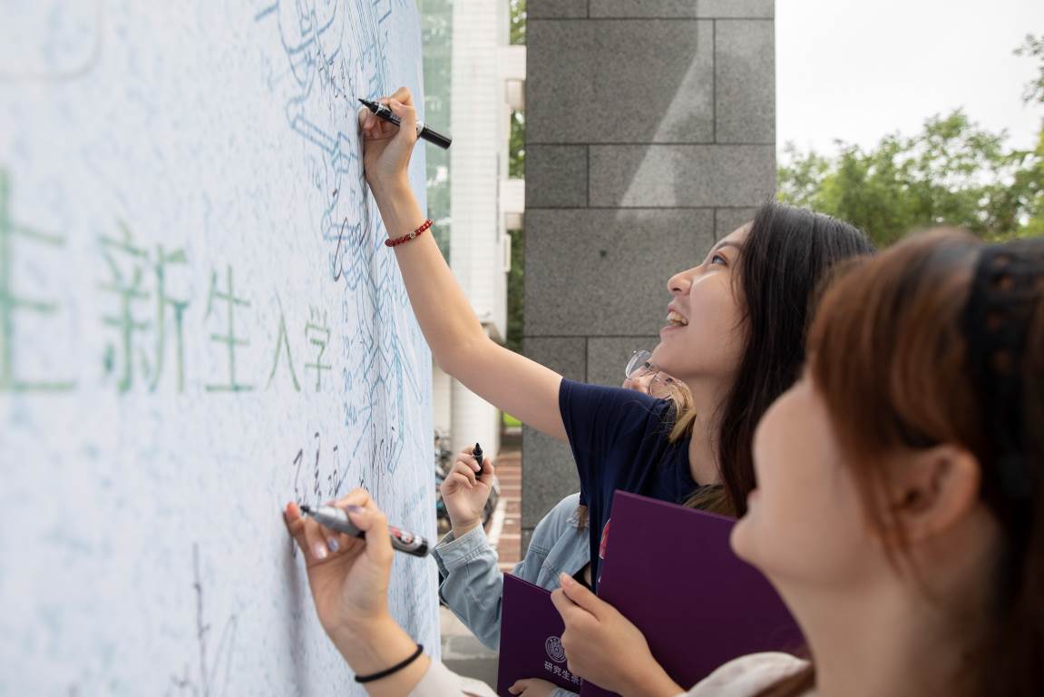 2025新澳门开门原料免费