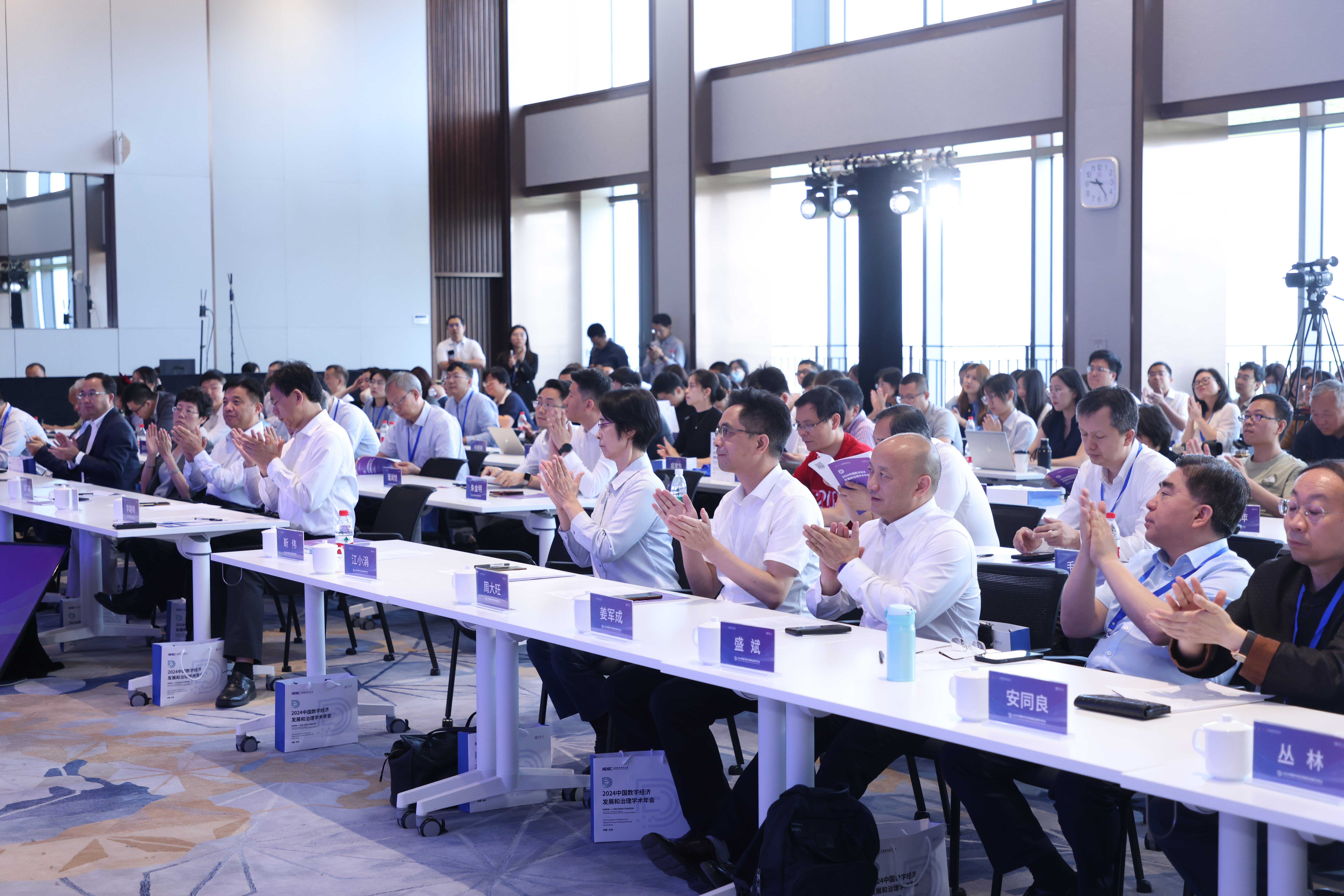 2025新澳门开门原料免费