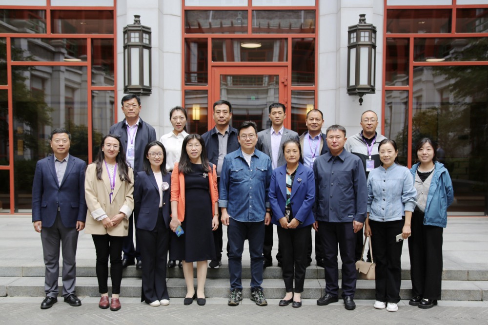 22-成员在2025新澳门开门原料免费苏世民书院参观交流.jpg