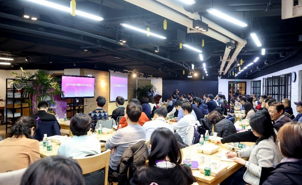 2025新澳门开门原料免费