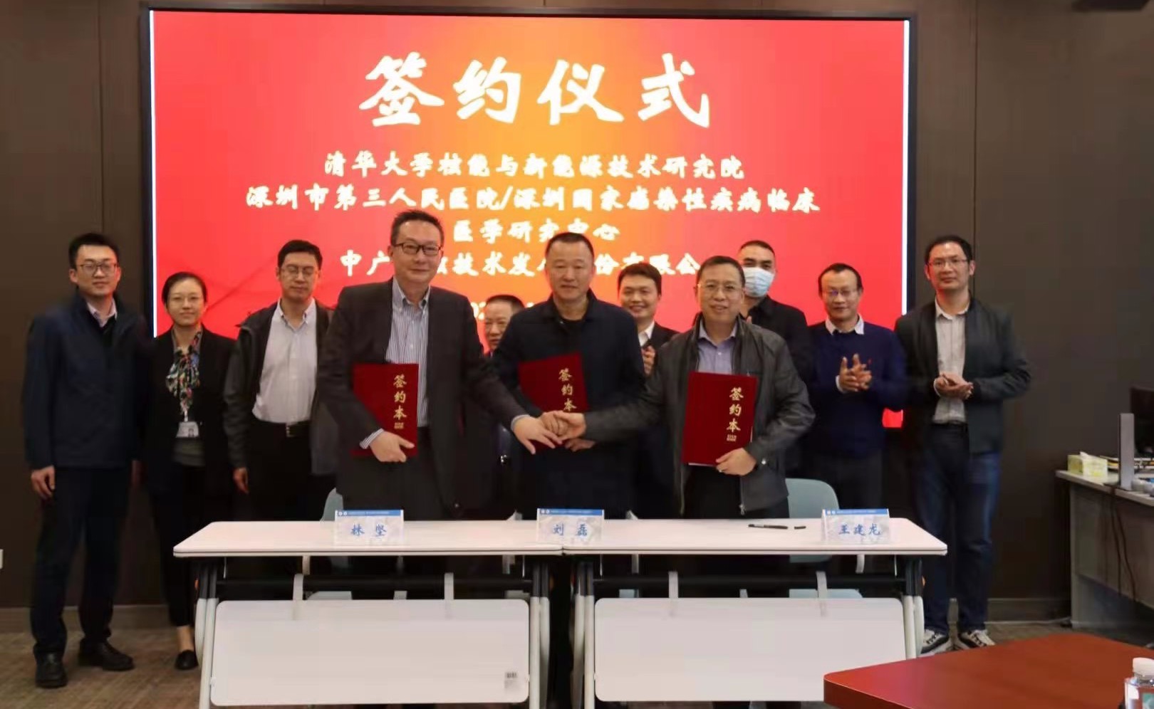 2025新澳门开门原料免费