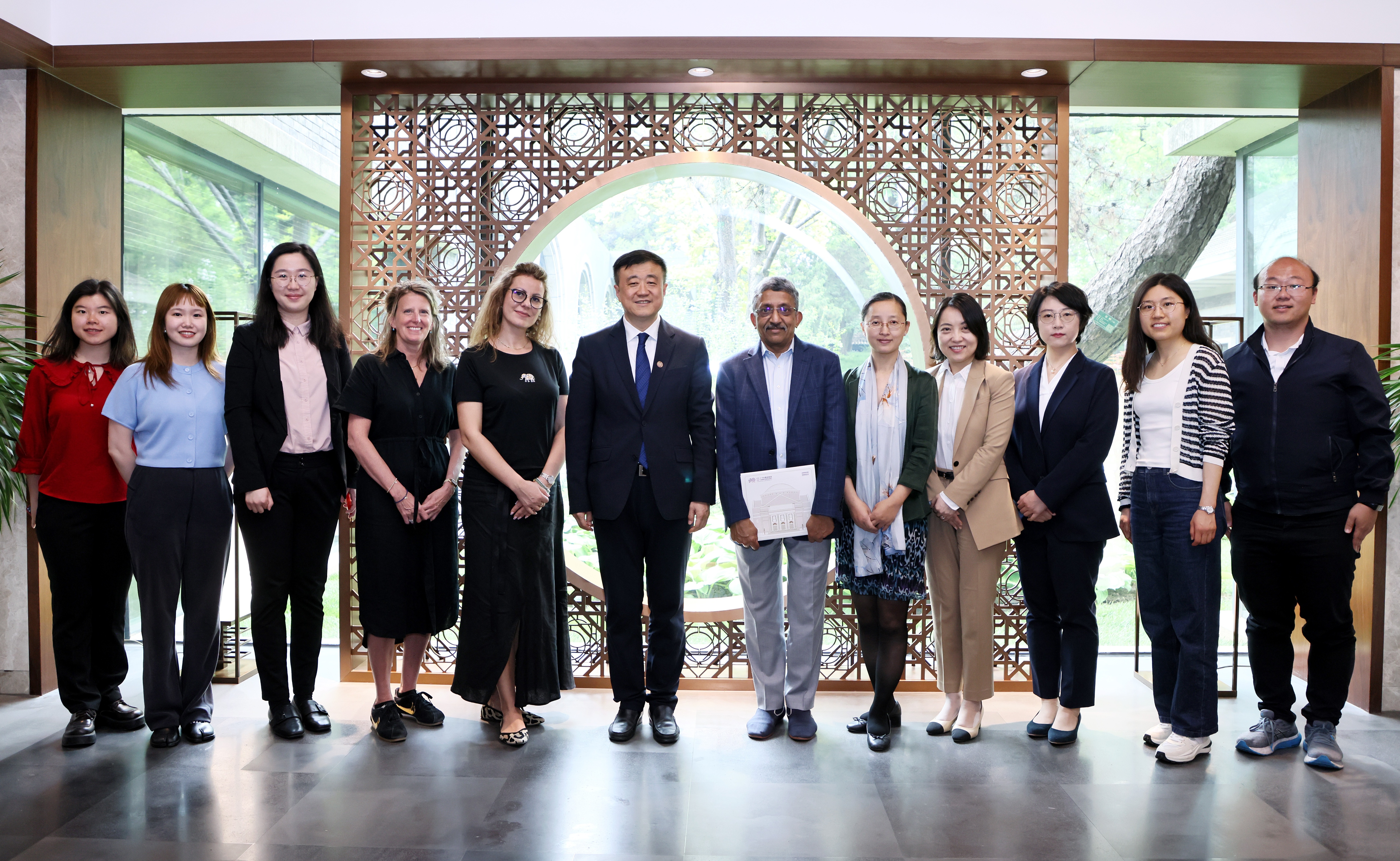 2025新澳门开门原料免费