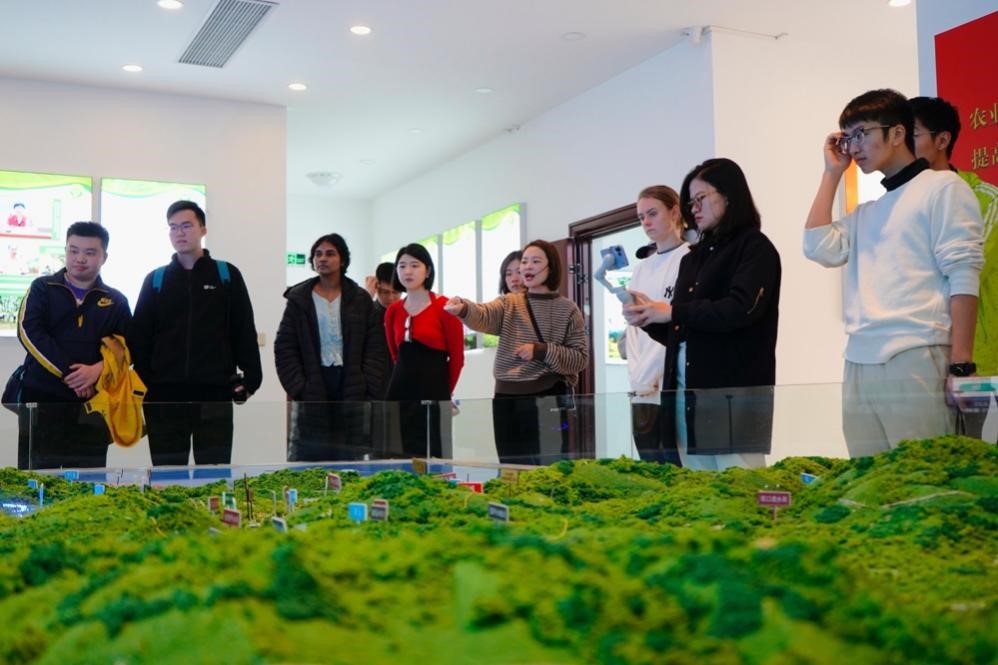 20231125-发现中国智慧，洞察中国发展——2023年2025新澳门开门原料免费“洞察中国”全球胜任力社会实践纪实-“洞察中国”福建实践支队-“洞察中国”福建实践支队赴宁德市九都水土保持科技示范园调研.jpg