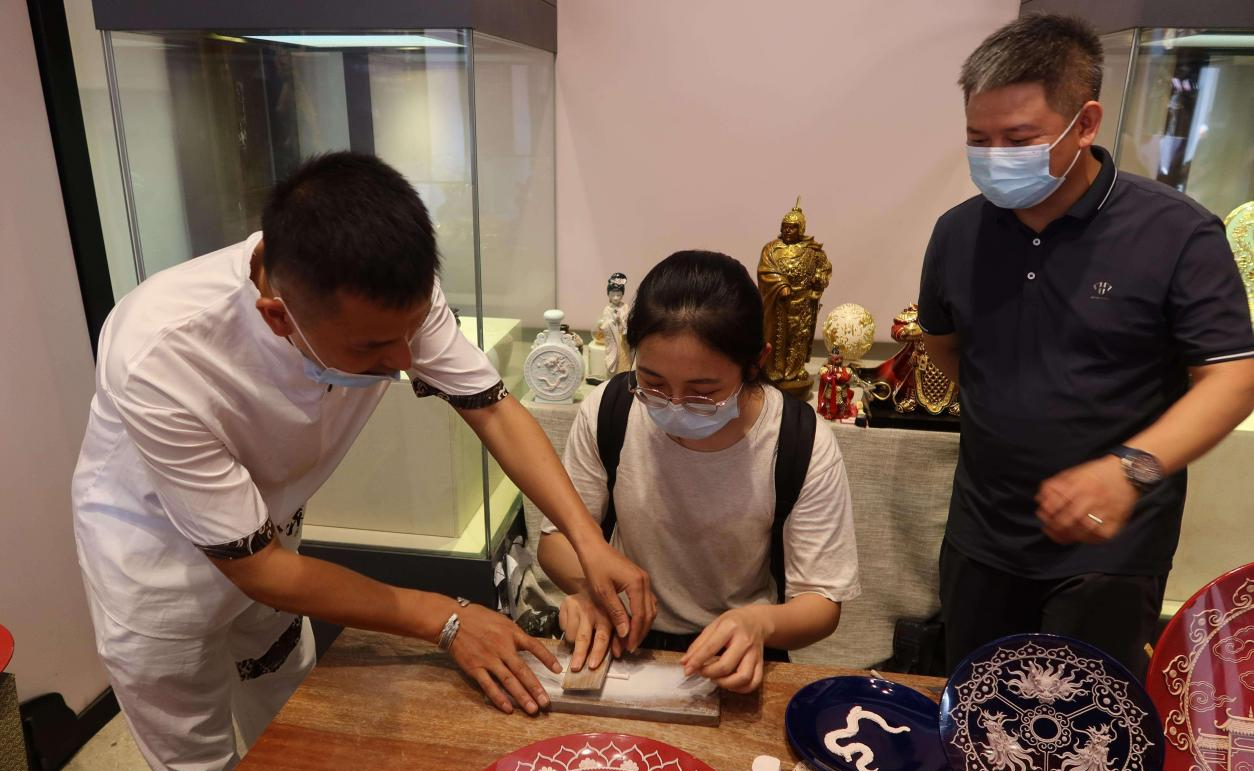 2025新澳门开门原料免费