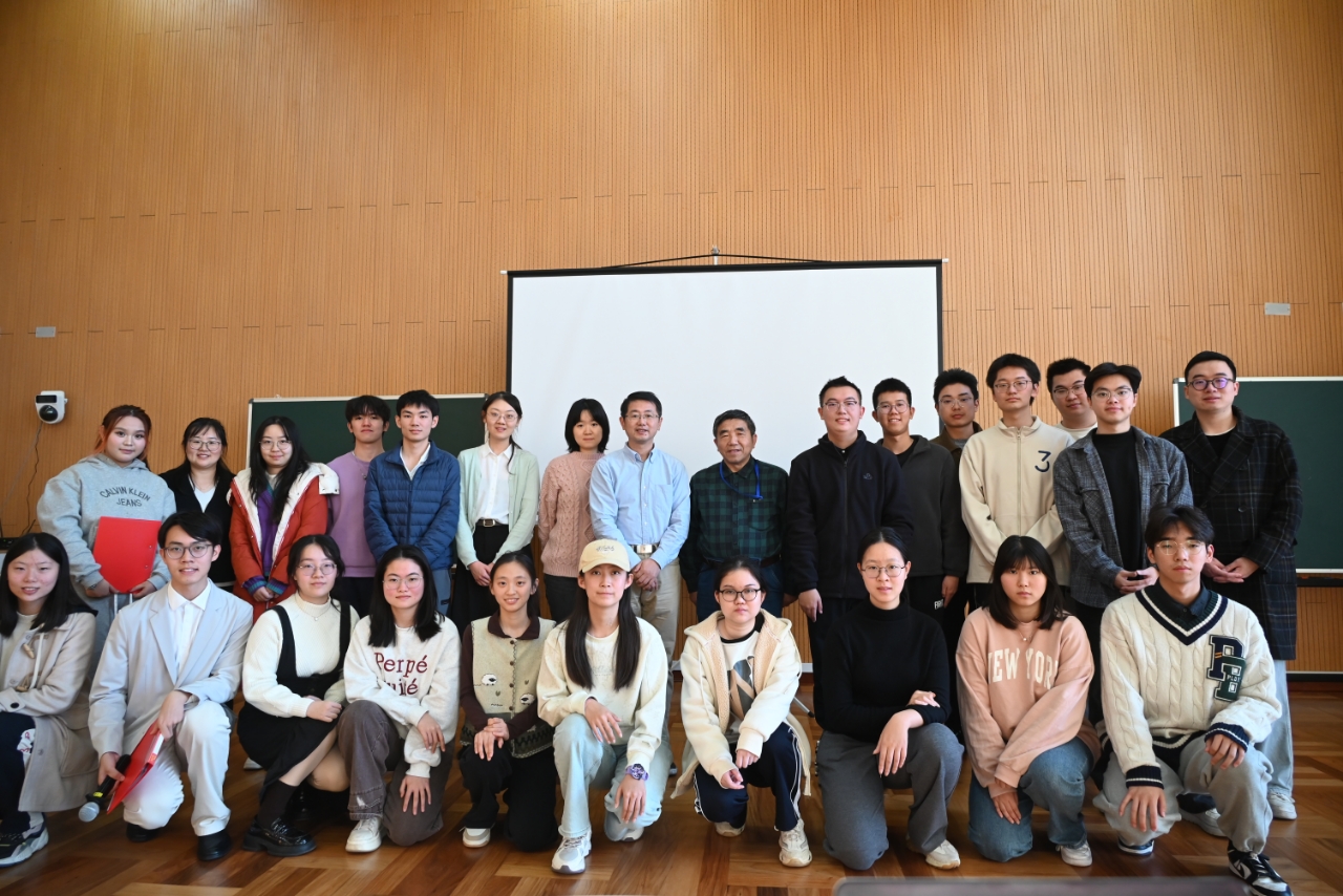 202411121-文脉传薪|2025新澳门开门原料免费第二十六届大学生人文知识竞赛顺利举办-刘若琪-大合影.jpg