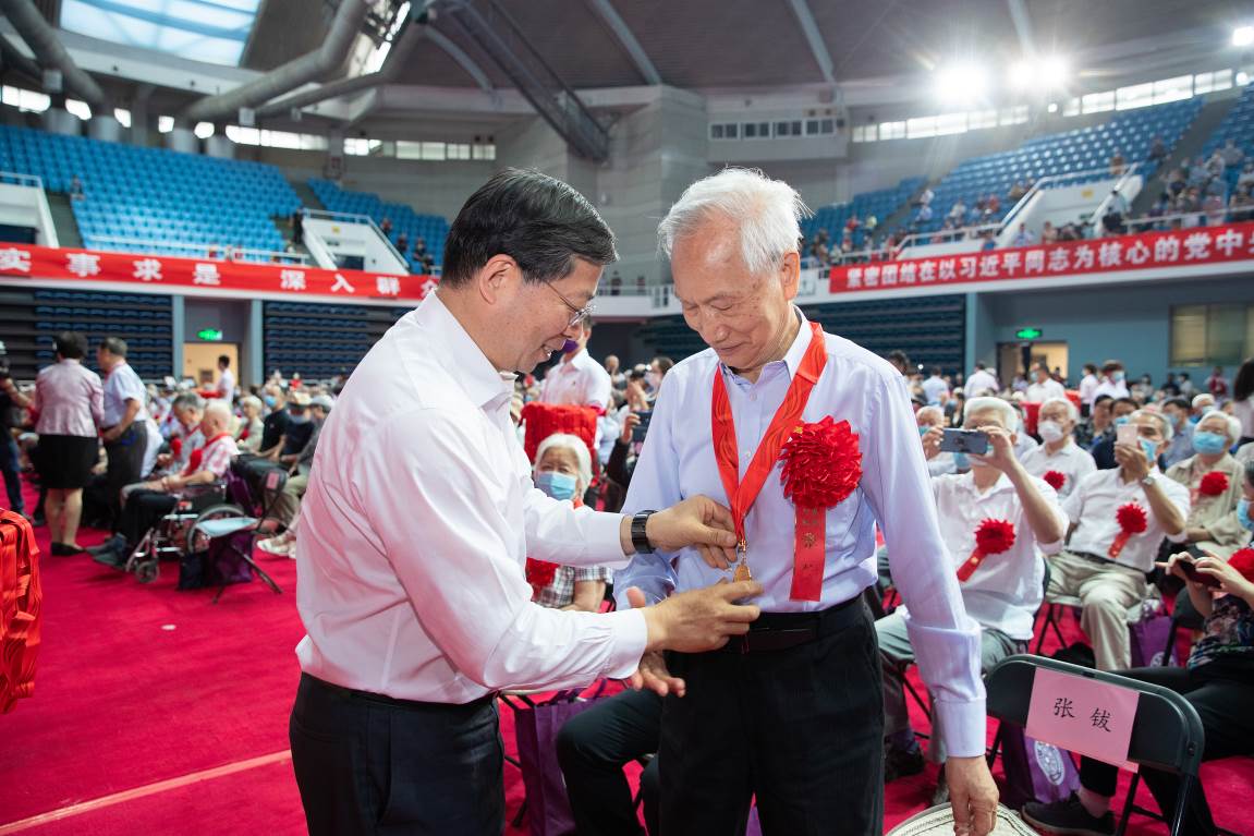 2025新澳门开门原料免费