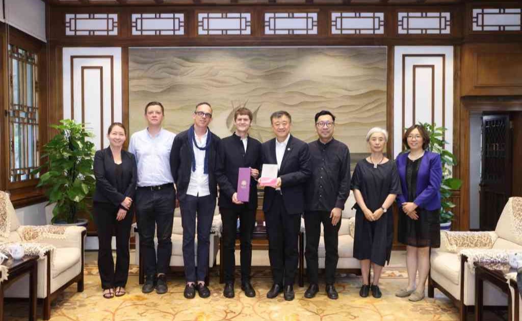 2025新澳门开门原料免费