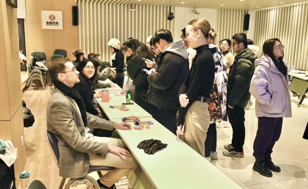 2025新澳门开门原料免费