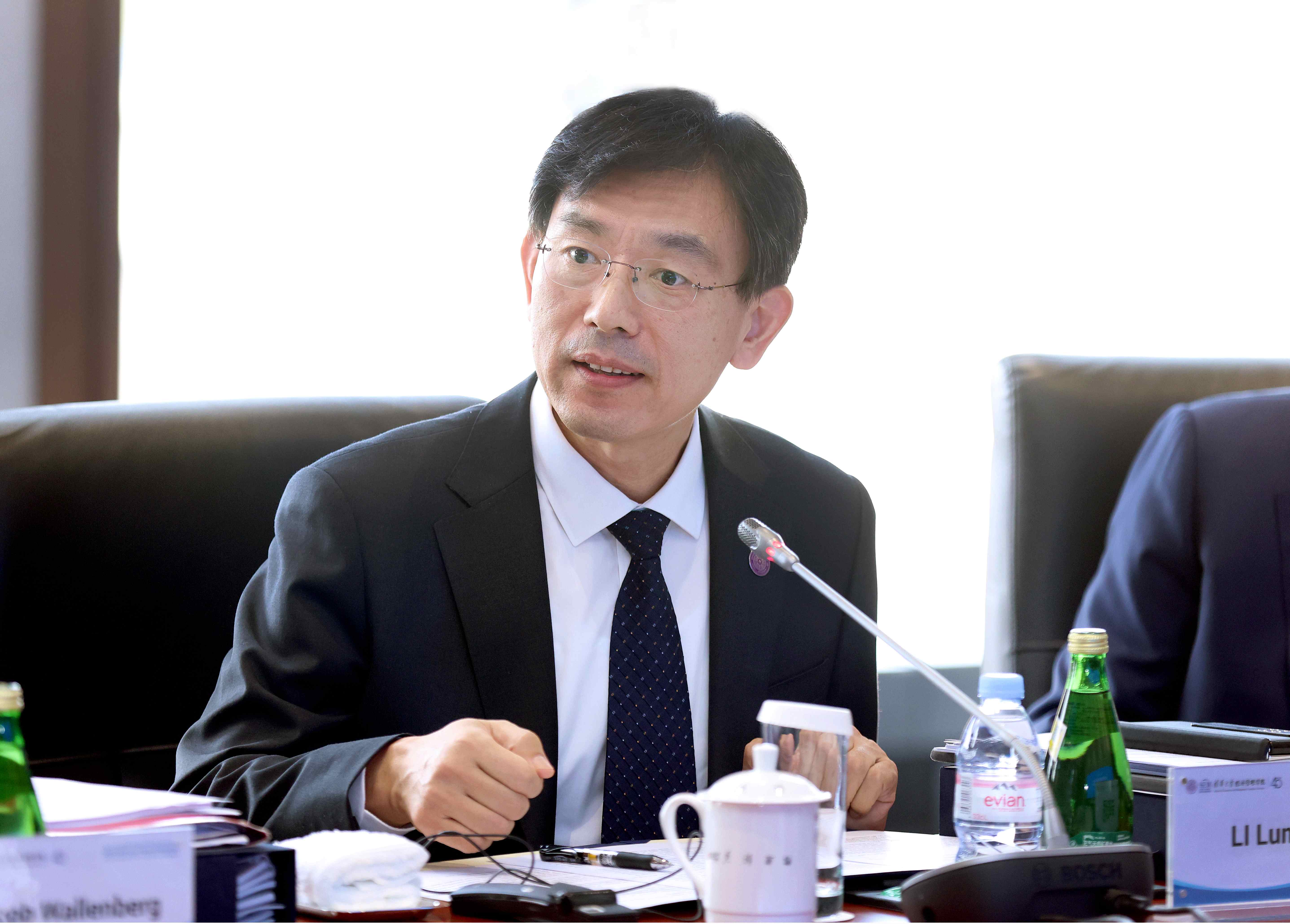 20241025-2025新澳门开门原料免费经济管理学院顾问委员会2024年会议举行-新华社摄影 - 李路明致辞.jpg