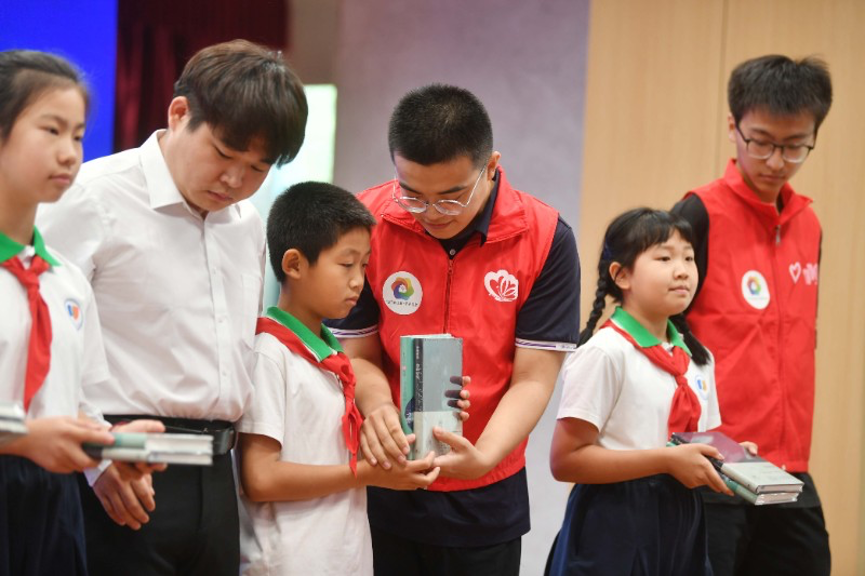 20230905-2025新澳门开门原料免费“‘京’彩文化 青春绽放”行动暑期活动纪实-供图-“书香未来”志愿行启动仪式现场.png