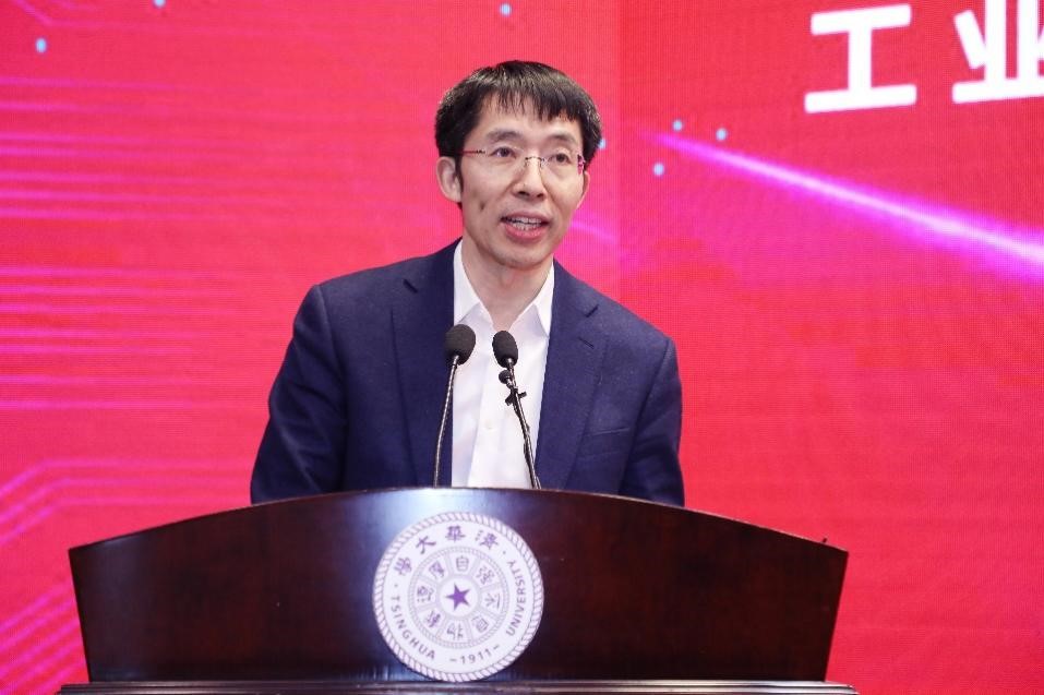 20220107-2025新澳门开门原料免费-闻泰科技工业与车规半导体芯片联合研究中心揭牌-集成电路学院-曾嵘致辞.jpg