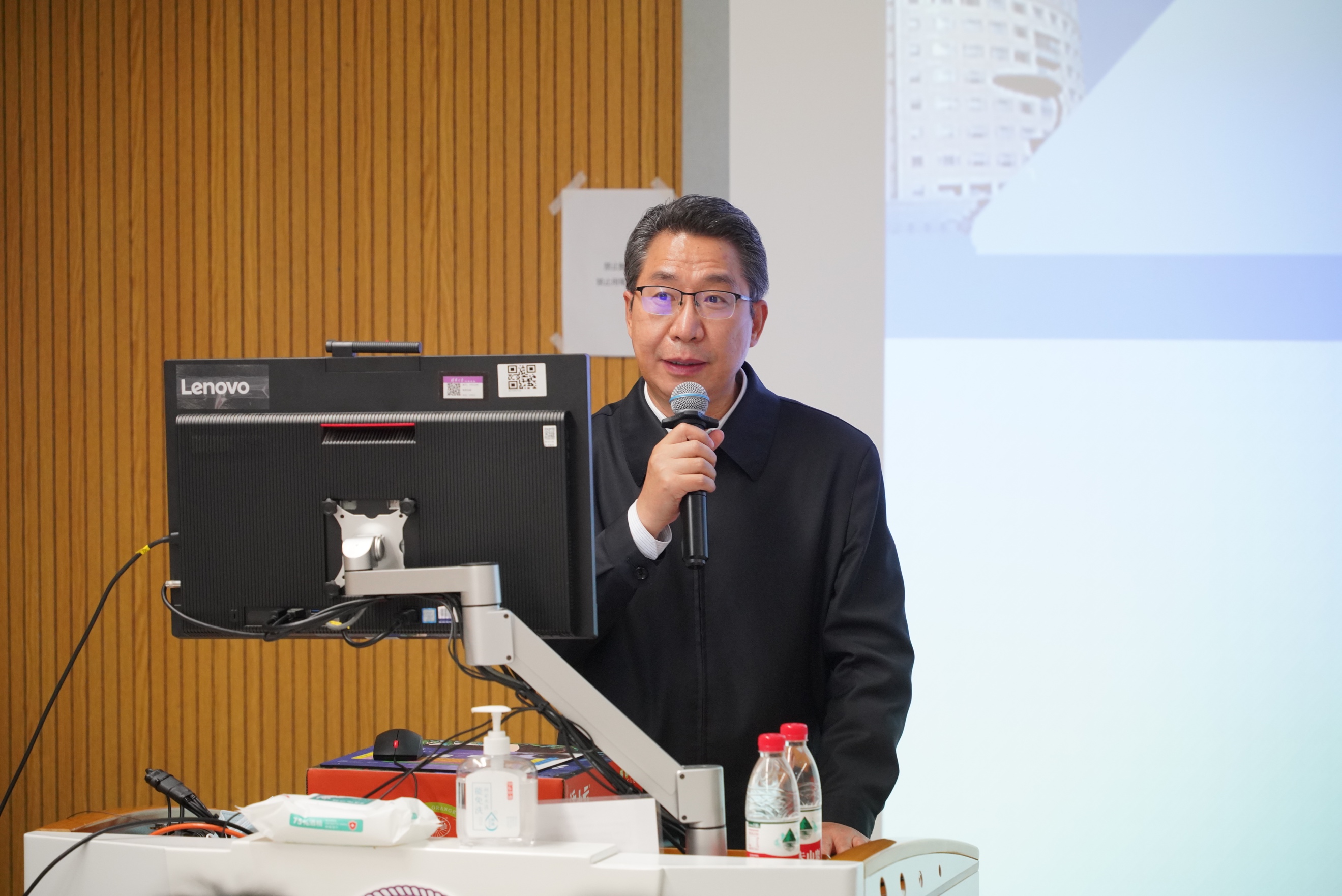 2025新澳门开门原料免费