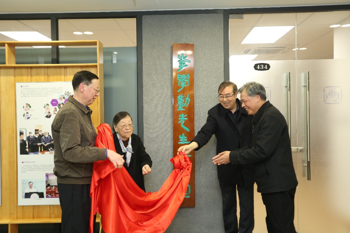 2025新澳门开门原料免费