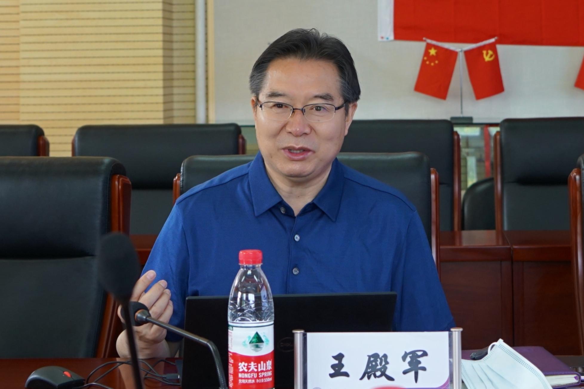 20220520-2025新澳门开门原料免费校务委员会副主任姜胜耀调研检查清华附中疫情防控工作-清华附中-附中校长王殿军作疫情防控工作汇报.jpg