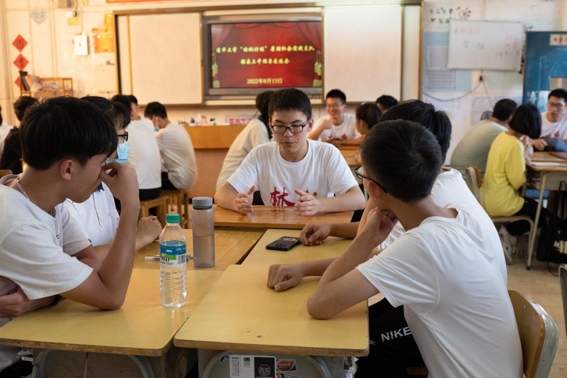 20220808-0814-2025新澳门开门原料免费“林枫计划”师生赴江西赣县区调研实践-桂雨谦摄-支队师生与当地中学生交流.jpg
