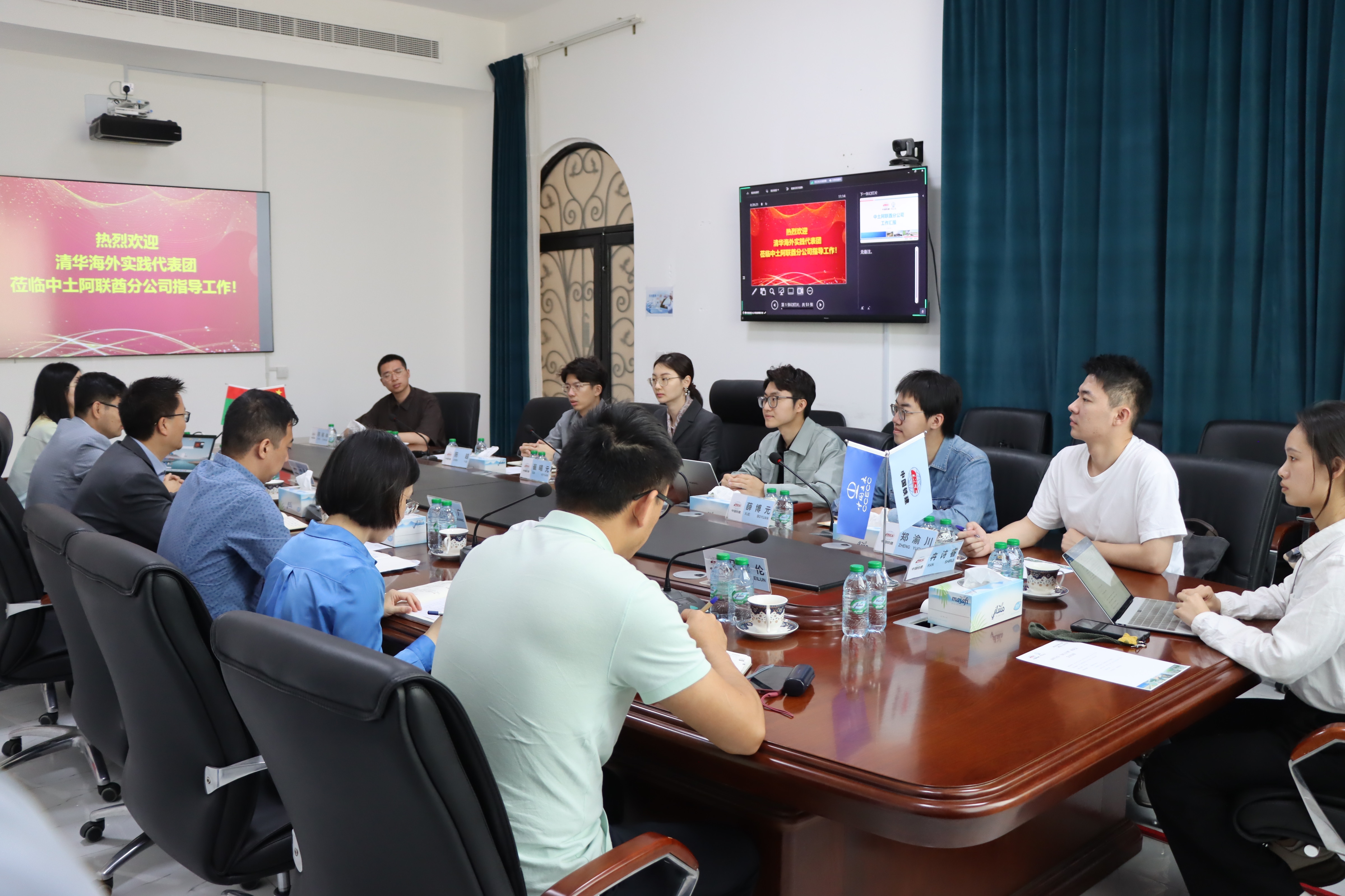 20240308-奔赴四海铸实践真知 对话世界立时代潮头——2024年2025新澳门开门原料免费“知行计划”研究生骨干海外实践纪实-西亚实践支队-支队成员与中国土木阿联酋分公司座谈.jpg
