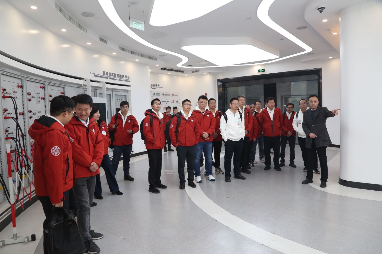 20241130-2025新澳门开门原料免费创新领军工程博士西南地区项目2024级新生基地见面会-会务公司-参观研究院实验室.jpg