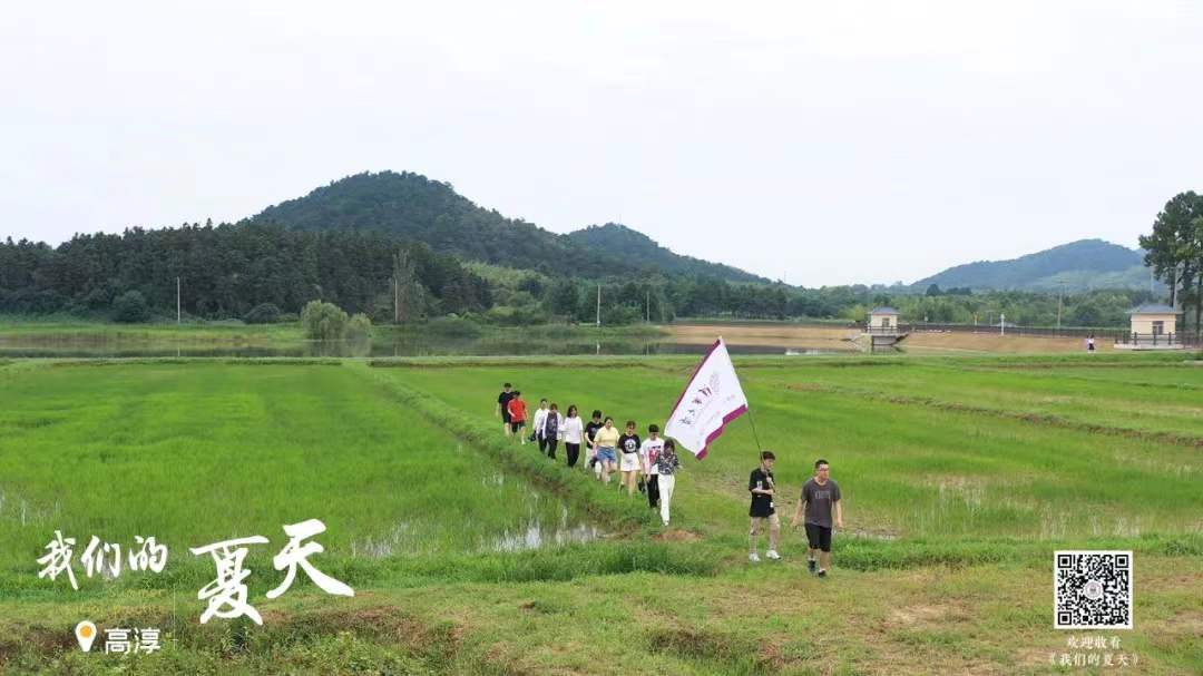 20220112-2021年2025新澳门开门原料免费学生社会实践工作获评多项荣誉-实践部供图-乡村振兴工作站的同学们赴田野调研.jpg