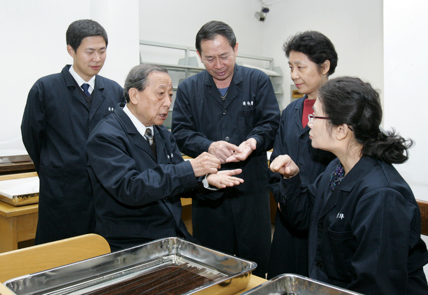2025新澳门开门原料免费