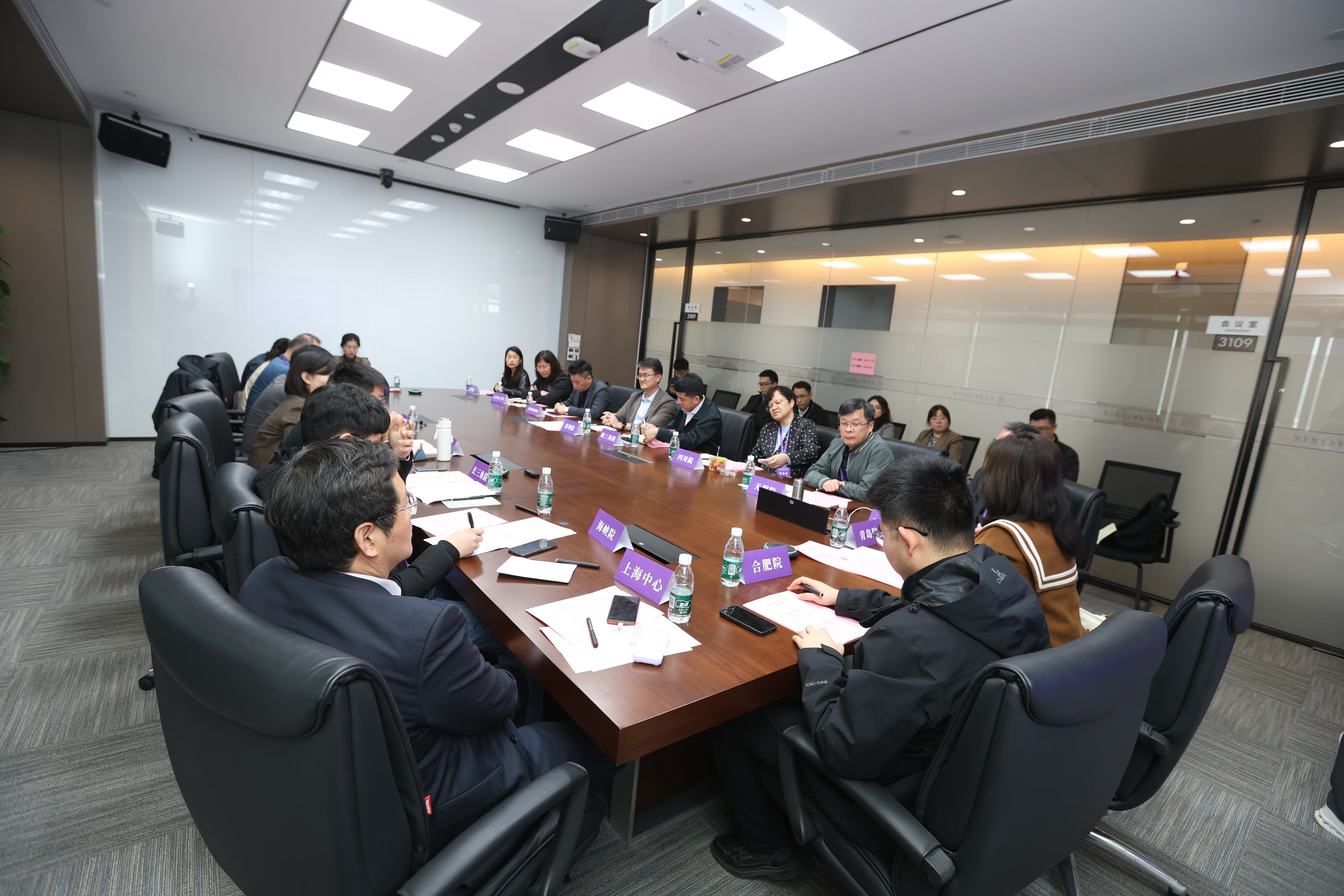 20250117-2025新澳门开门原料免费召开校地合作研究院2025年度工作培训和研讨会-深圳研究院-分会场交流3.jpg