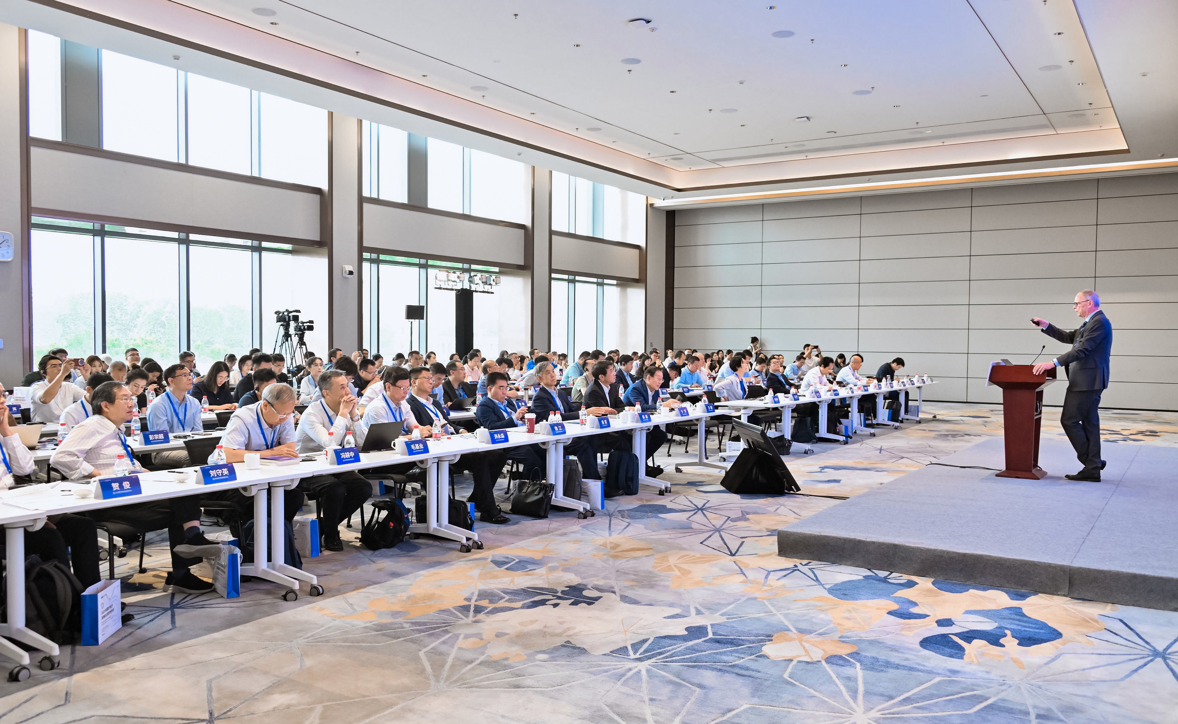 2025新澳门开门原料免费