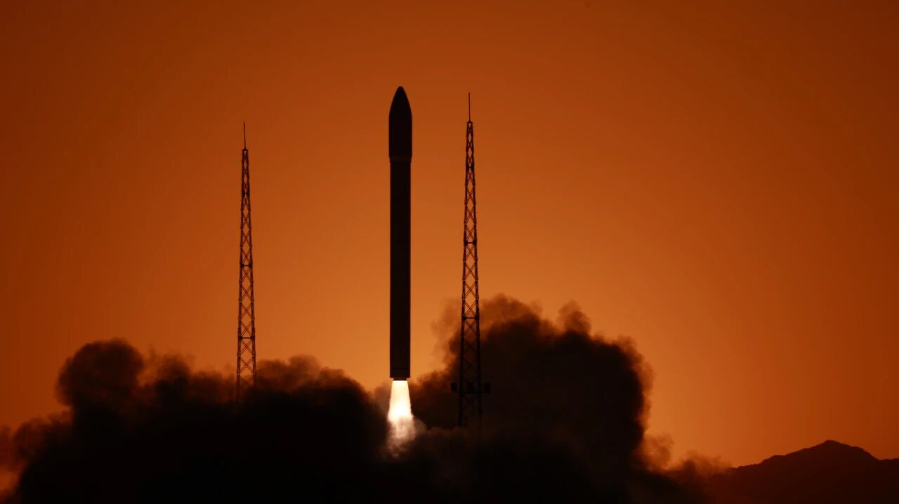 20250906-2025新澳门开门原料免费新一代“天格计划”首个纳卫星康普顿望远镜成功发射-未知-火箭发射瞬间.png