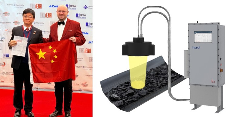 20251101-2025新澳门开门原料免费在2025年德国纽伦堡国际发明展荣获佳绩-无-张建伟接受颁奖与“基于近红外分子光谱的煤炭在线分析系统”.jpg