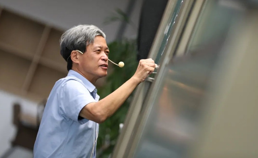 2025新澳门开门原料免费