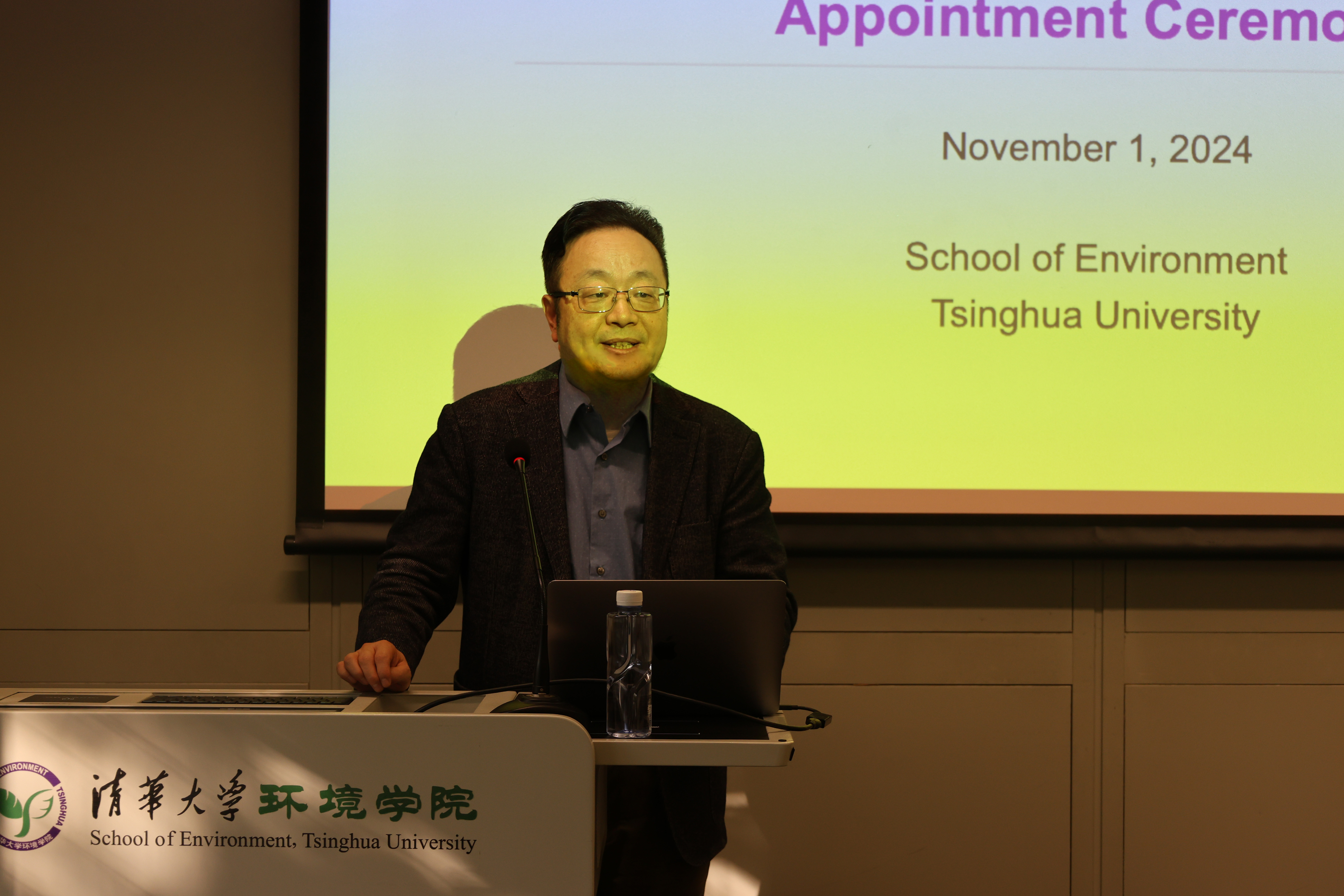 20241101-环境学院举行佐兰 里斯托夫斯基2025新澳门开门原料免费杰出访问教授聘请仪式-刘钿-贺克斌介绍佐兰 里斯托夫斯基成就.jpg