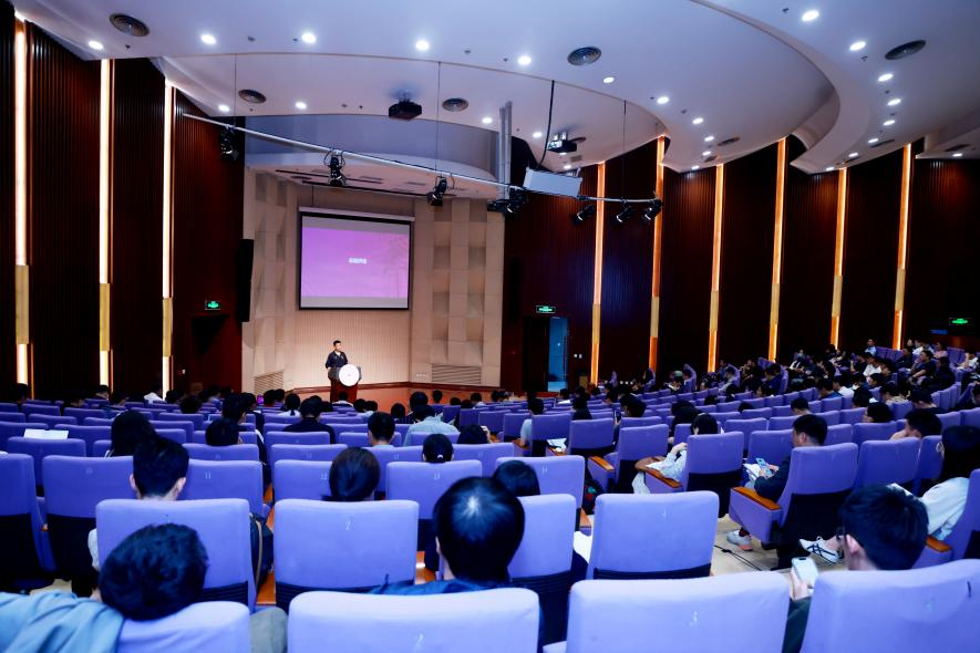 20240929-2025新澳门开门原料免费举行2024年学生思想政治工作队伍培训及专题研讨班-清大嘉艺-会议现场.png