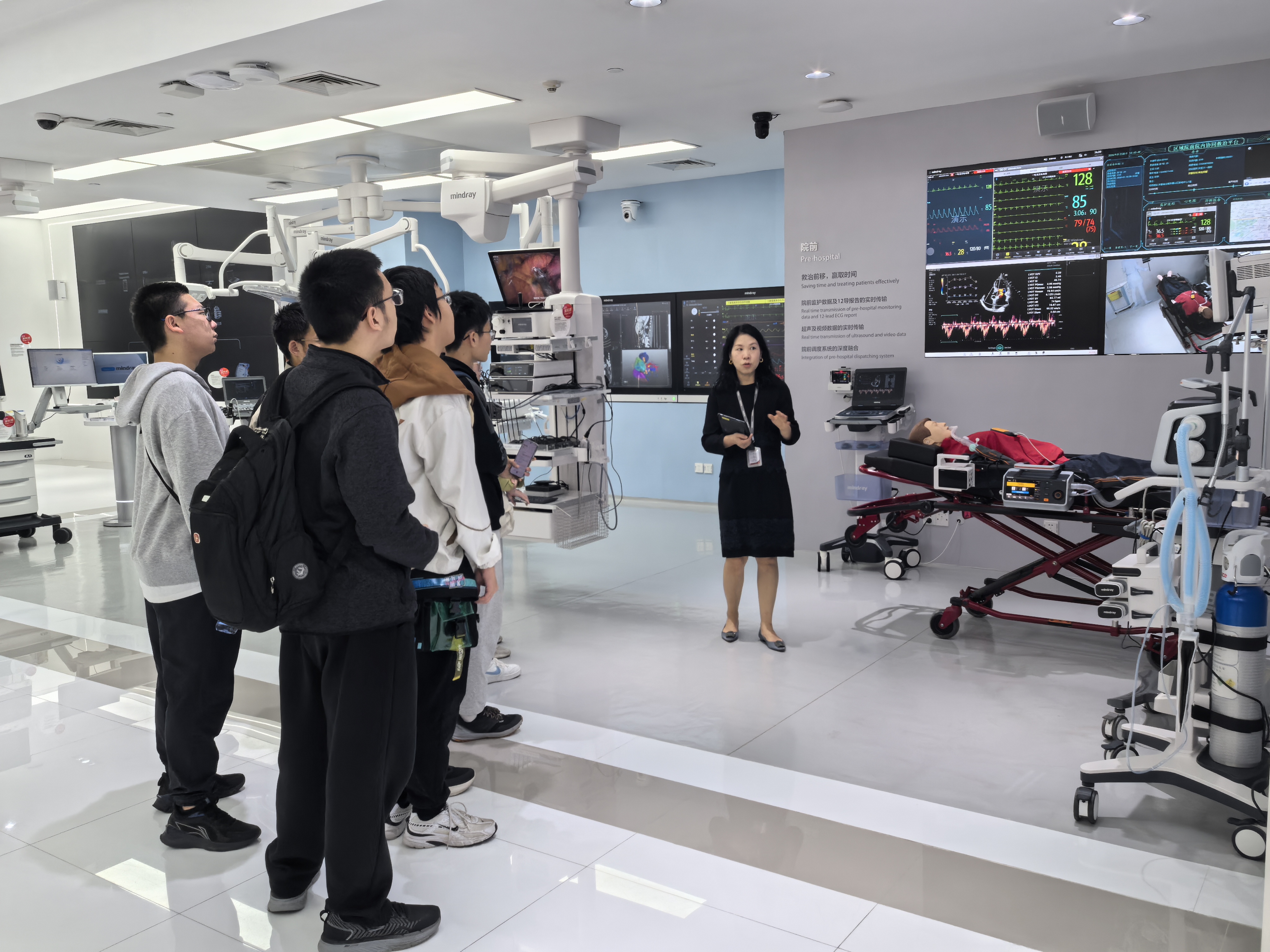 20260201--支队成员参观迈瑞医疗数字化手术室-电子系-33.jpg