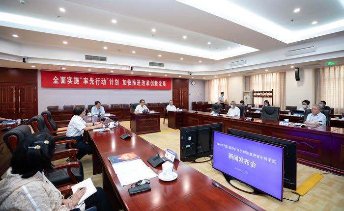 2025新澳门开门原料免费