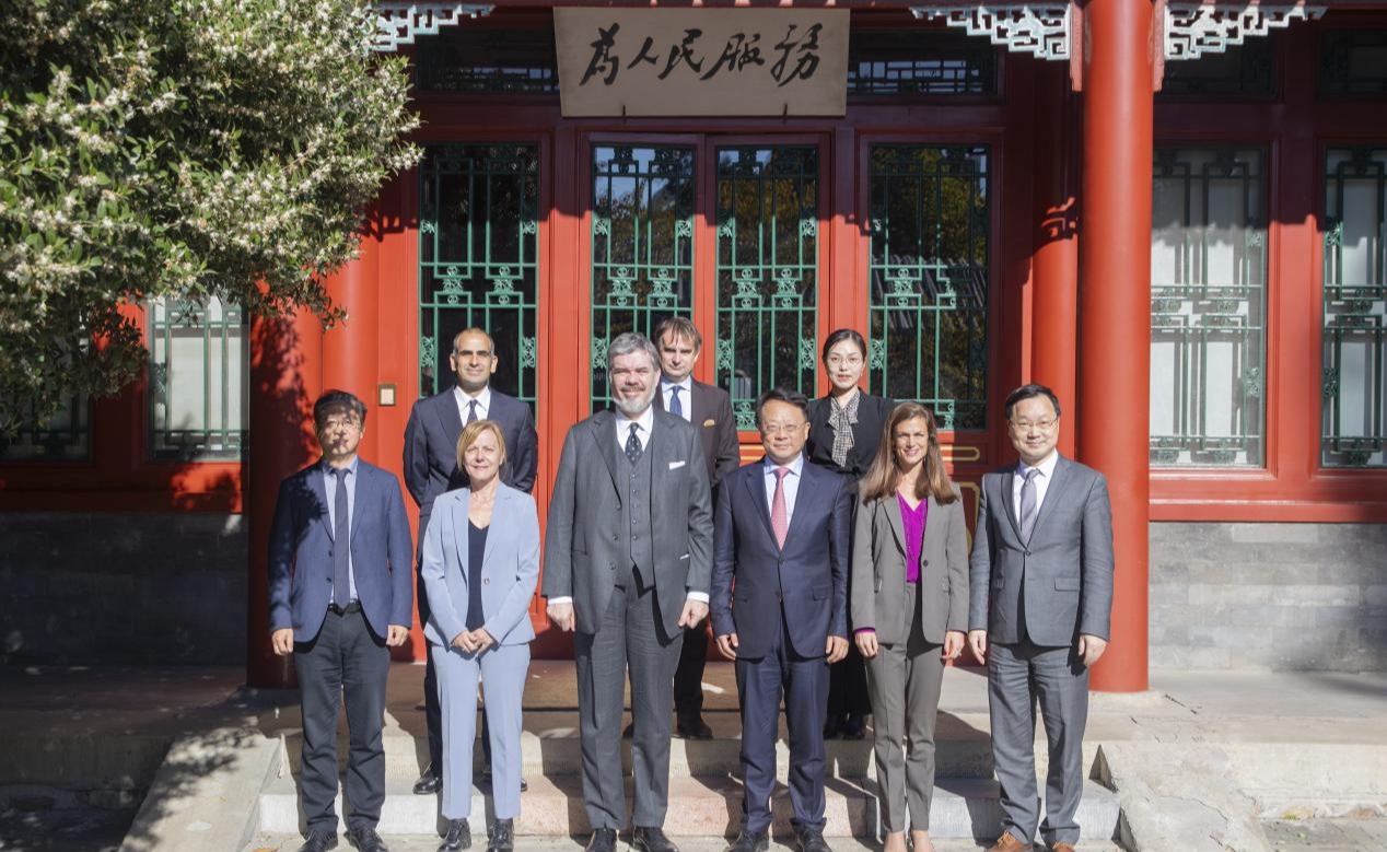 2025新澳门开门原料免费