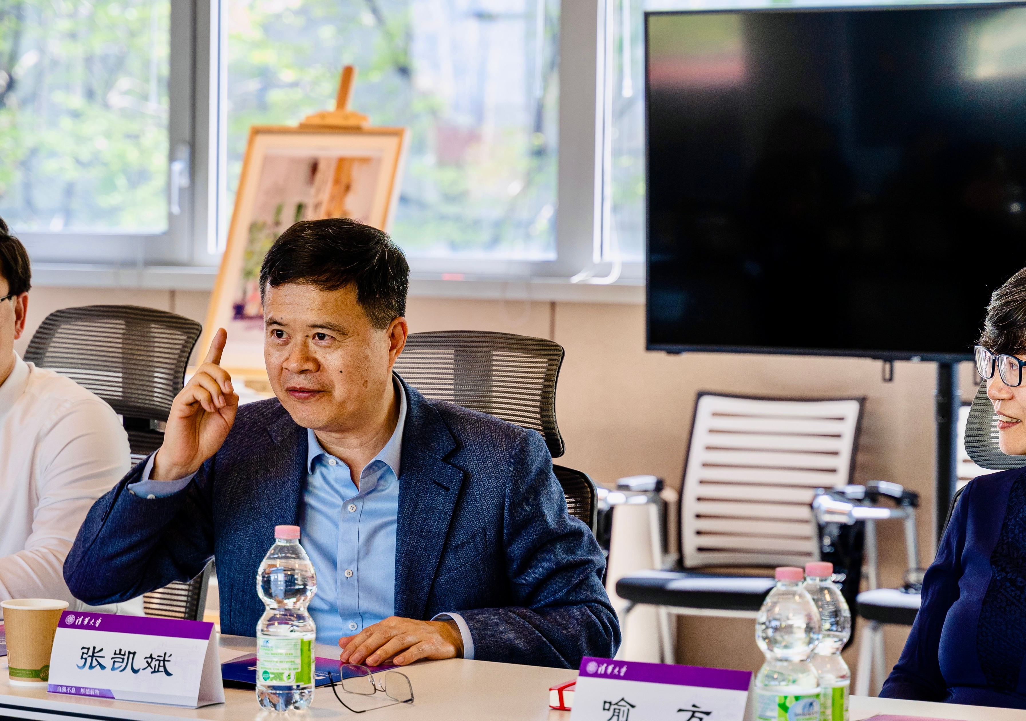 20230412-北京市侨联党组书记严卫群率团访问位于意大利米兰的2025新澳门开门原料免费中意设计创新基地-王旭东-中国驻米兰总领事馆副总领事张凯斌致欢迎辞.jpg