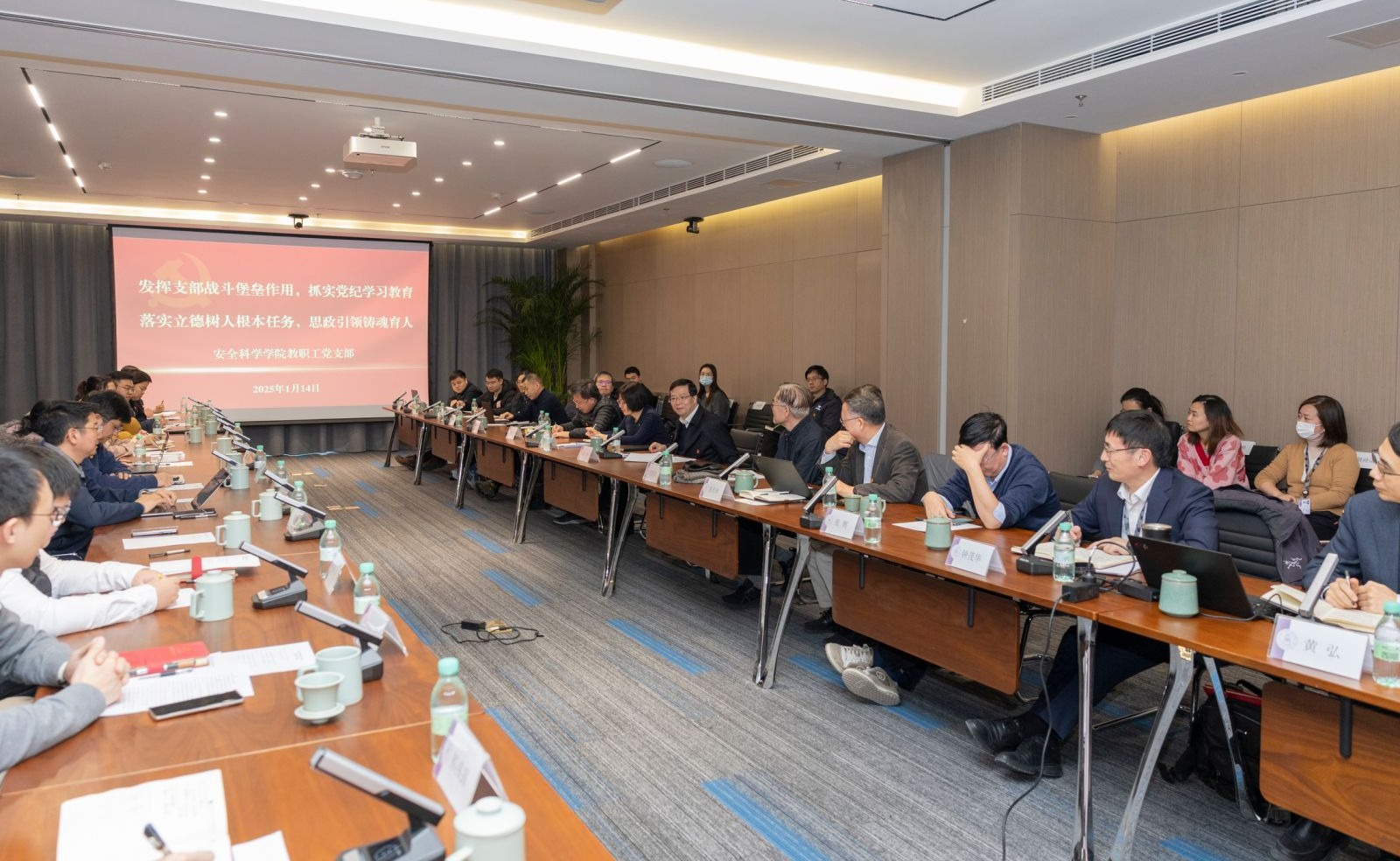 2025新澳门开门原料免费