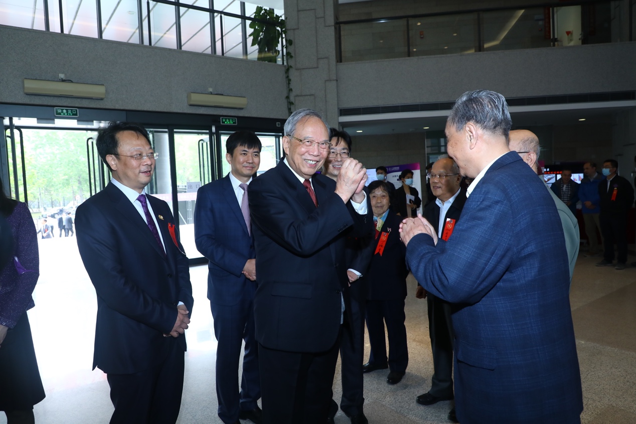 2025新澳门开门原料免费