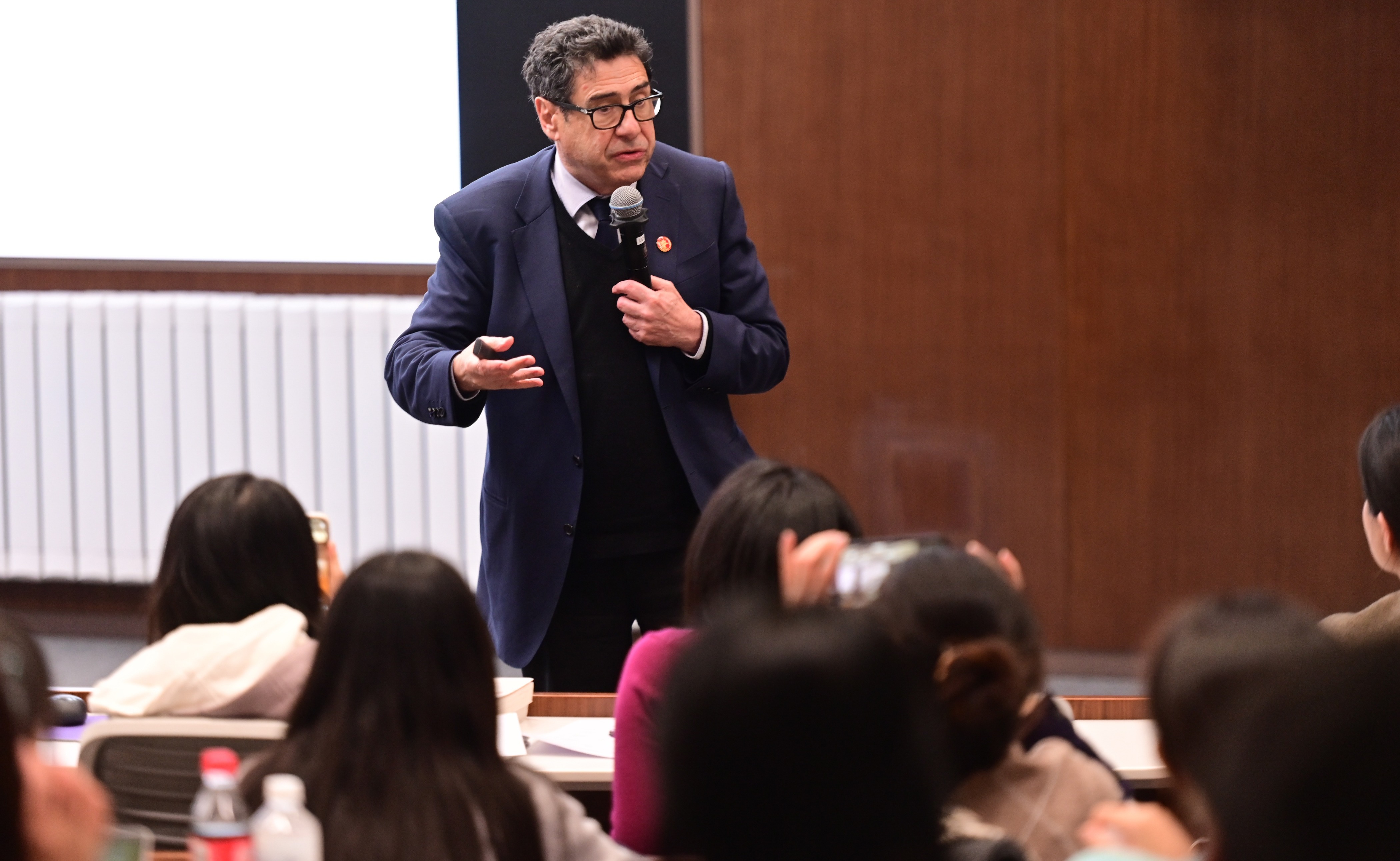 2025新澳门开门原料免费