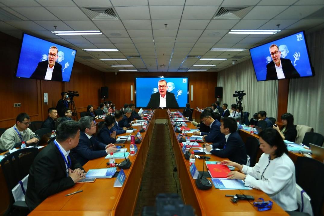 2025新澳门开门原料免费