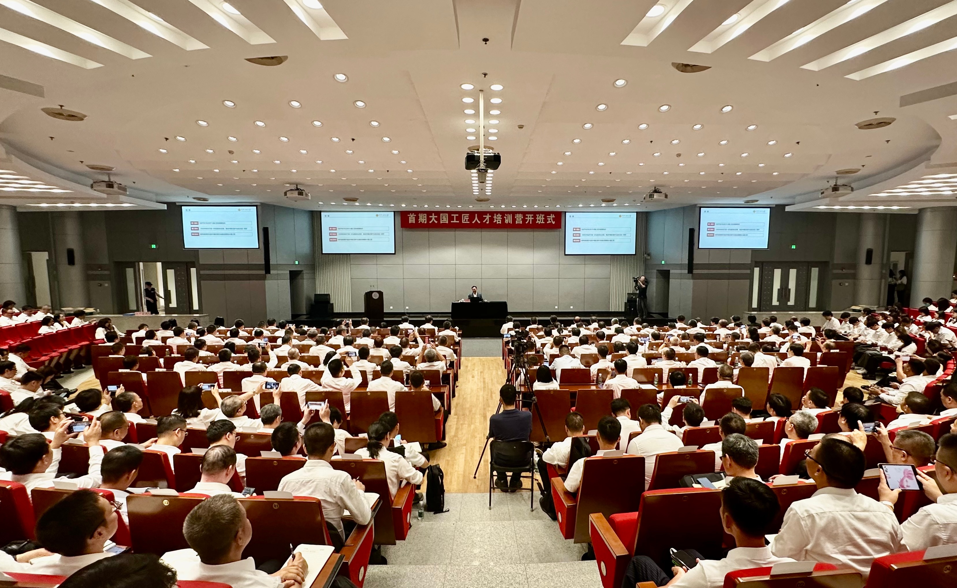 2025新澳门开门原料免费