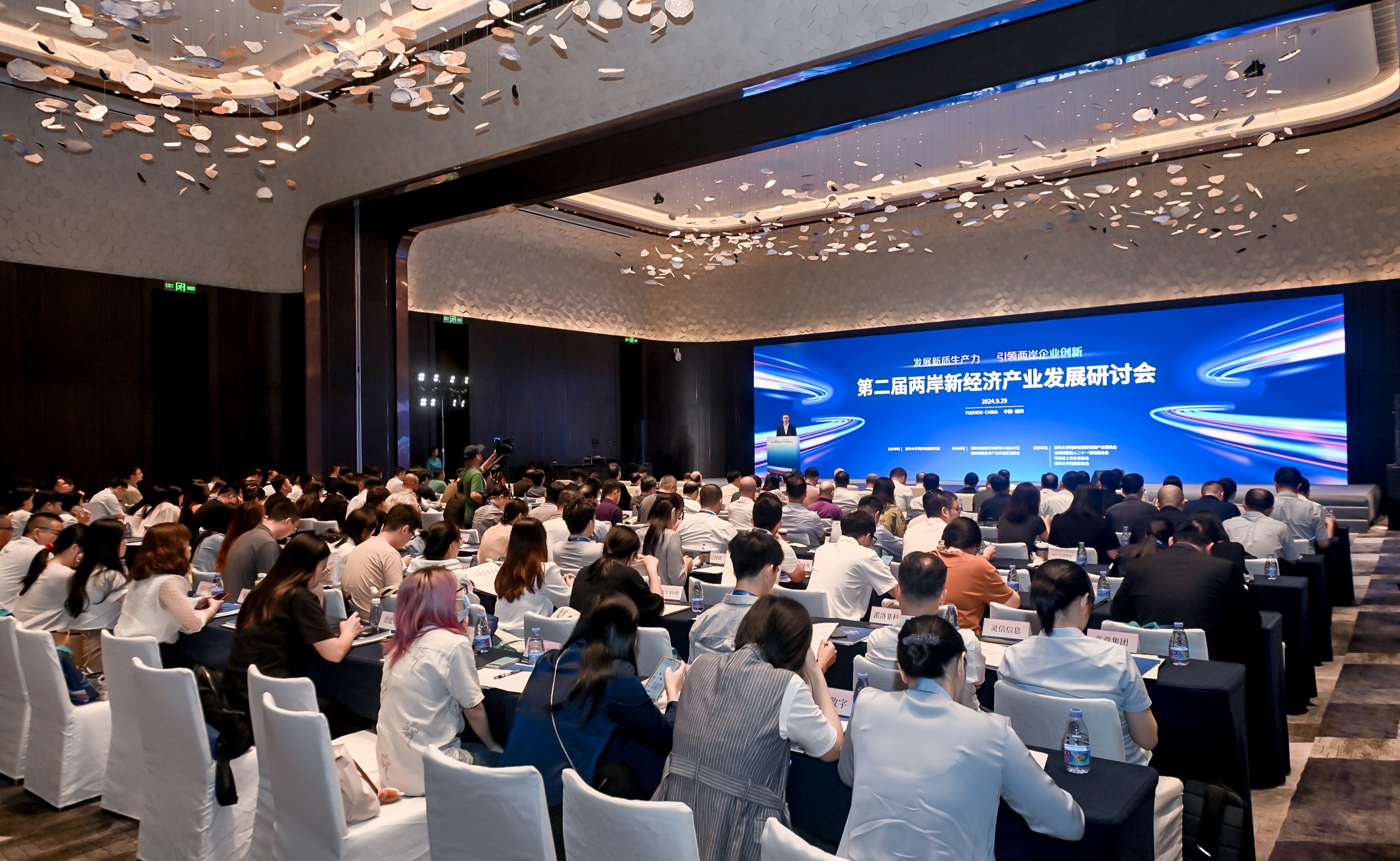 2025新澳门开门原料免费