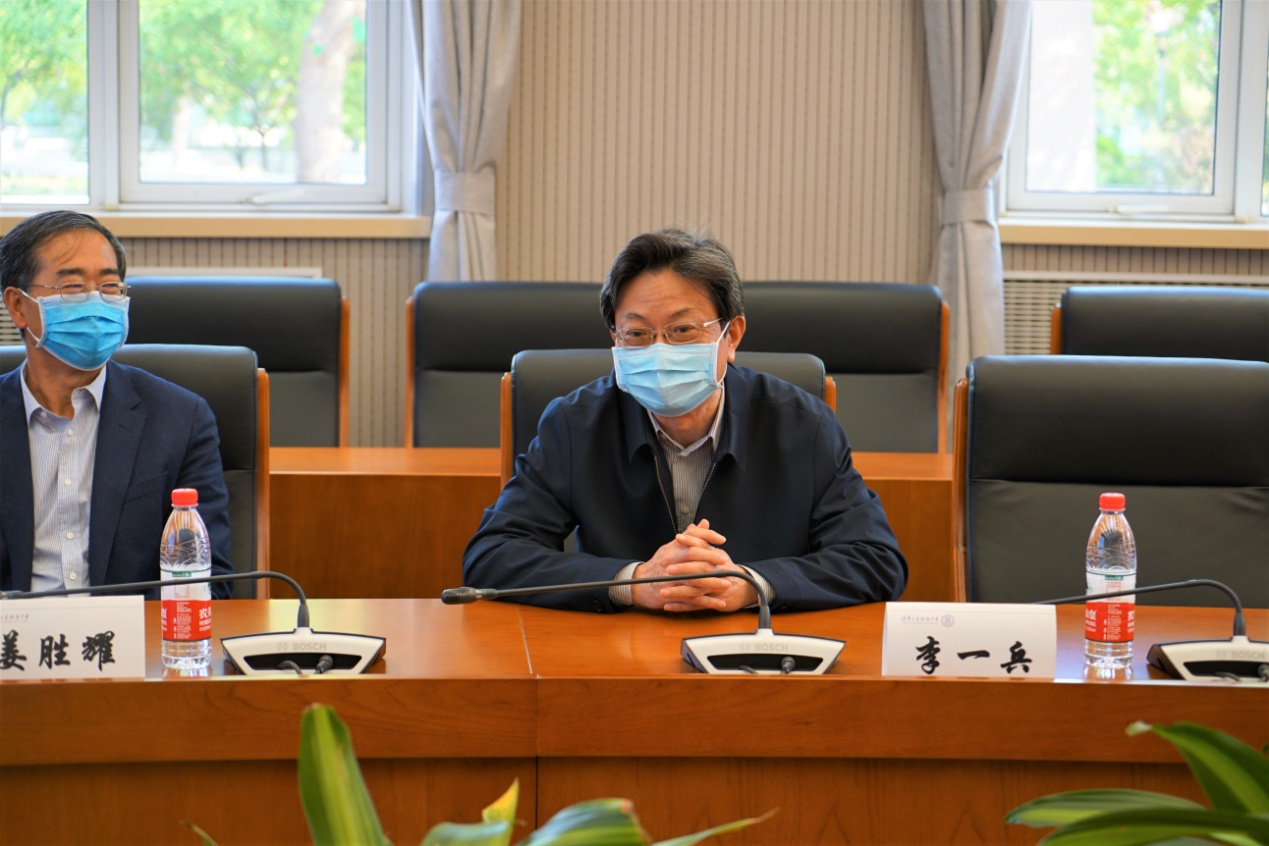 2025新澳门开门原料免费