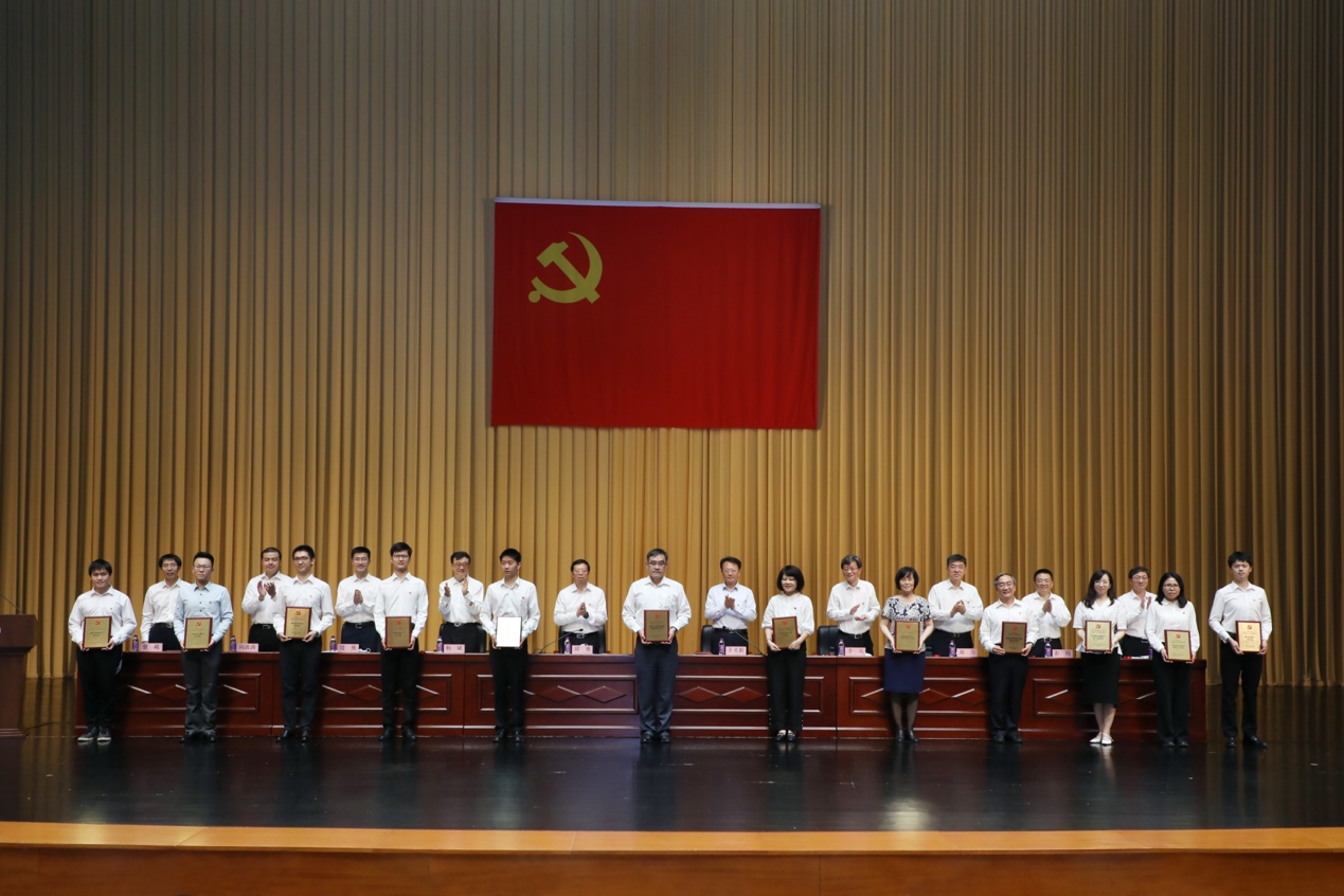 2025新澳门开门原料免费