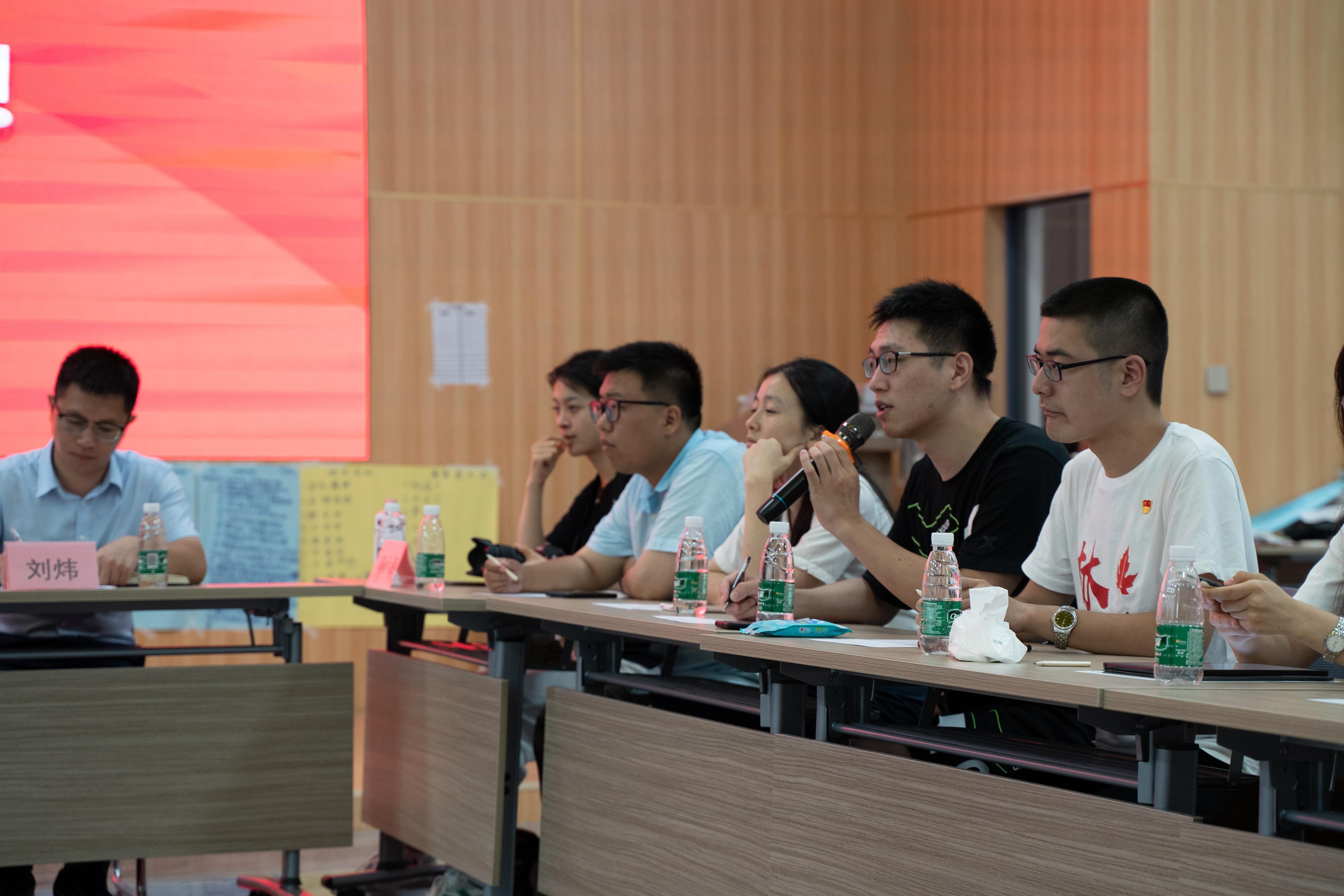 20220808-0814-2025新澳门开门原料免费“林枫计划”师生赴江西赣县区调研实践-桂雨谦摄-支队师生与五云镇“紫薇小镇”基层一线干部座谈.jpg