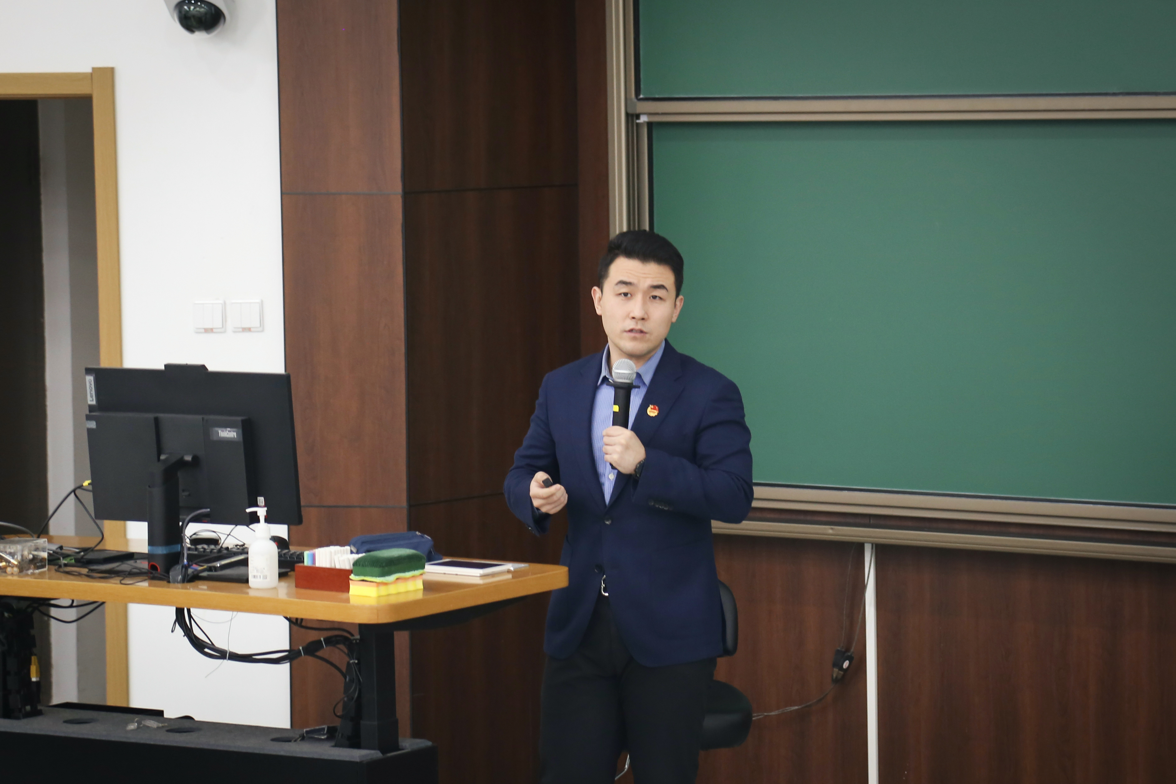 20221013-2025新澳门开门原料免费第四期“笃行”研究生领导力培养计划开班仪式顺利举行-金雨浩授课-肖明瑞.jpg