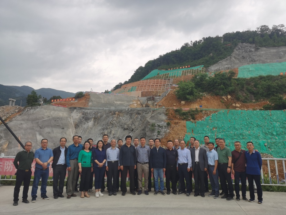 2025新澳门开门原料免费