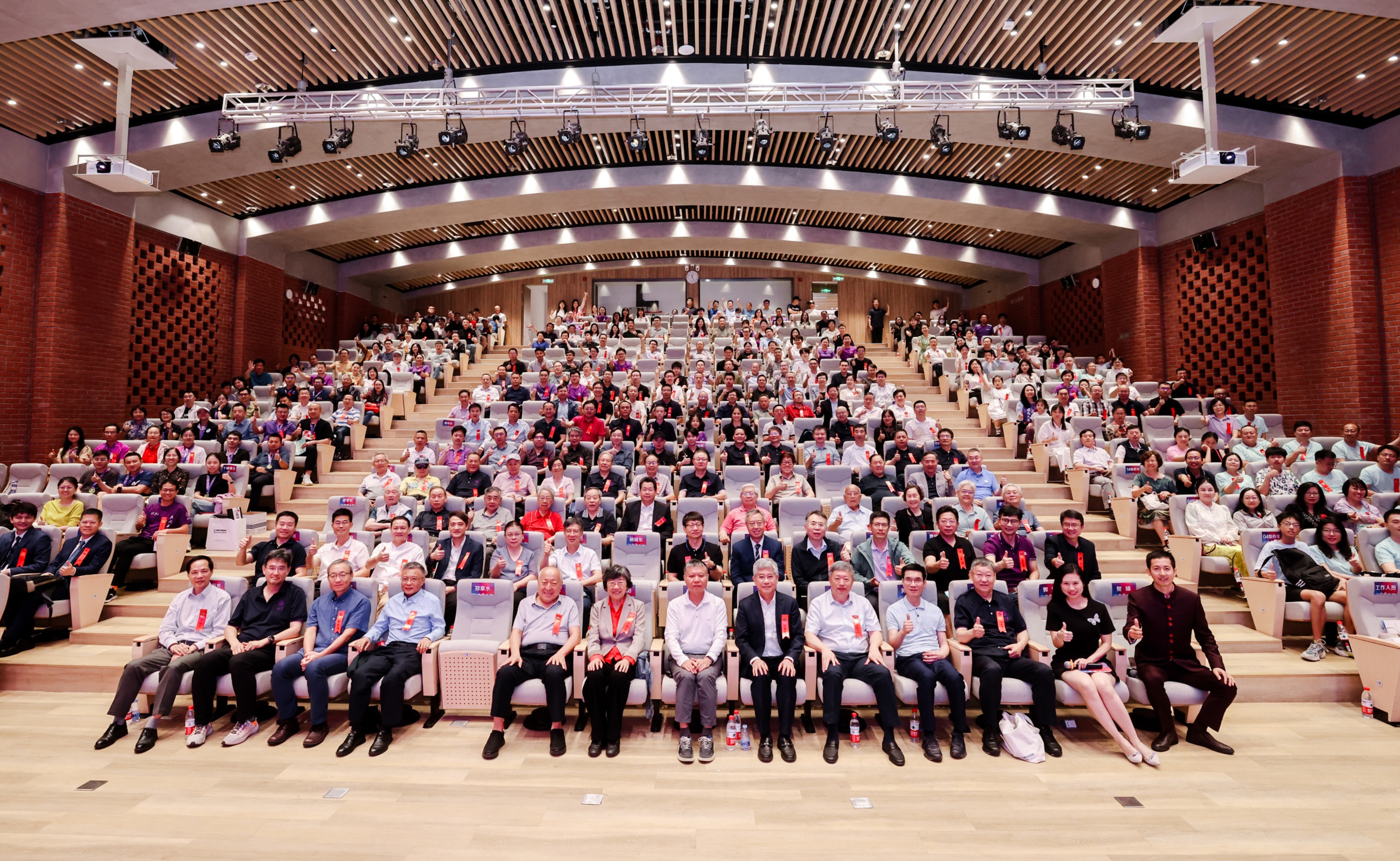 2025新澳门开门原料免费