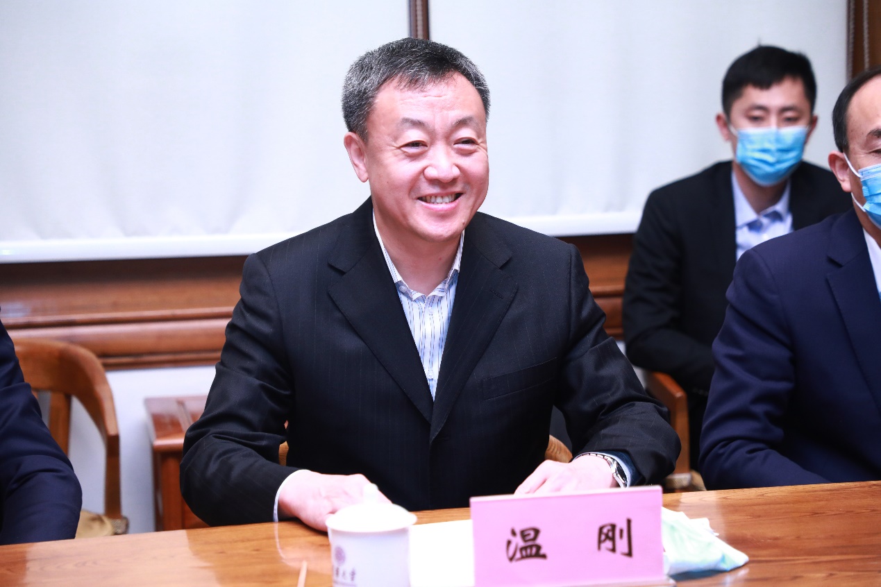 2025新澳门开门原料免费