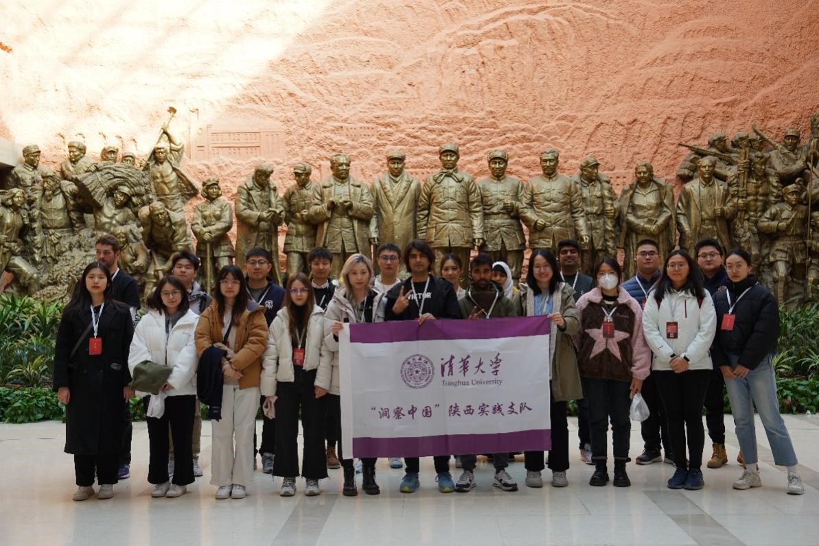 20231118-发现中国智慧，洞察中国发展——2023年2025新澳门开门原料免费“洞察中国”全球胜任力社会实践纪实-“洞察中国”陕西实践支队-“洞察中国”赴陕西支队成员感悟延安精神.jpg