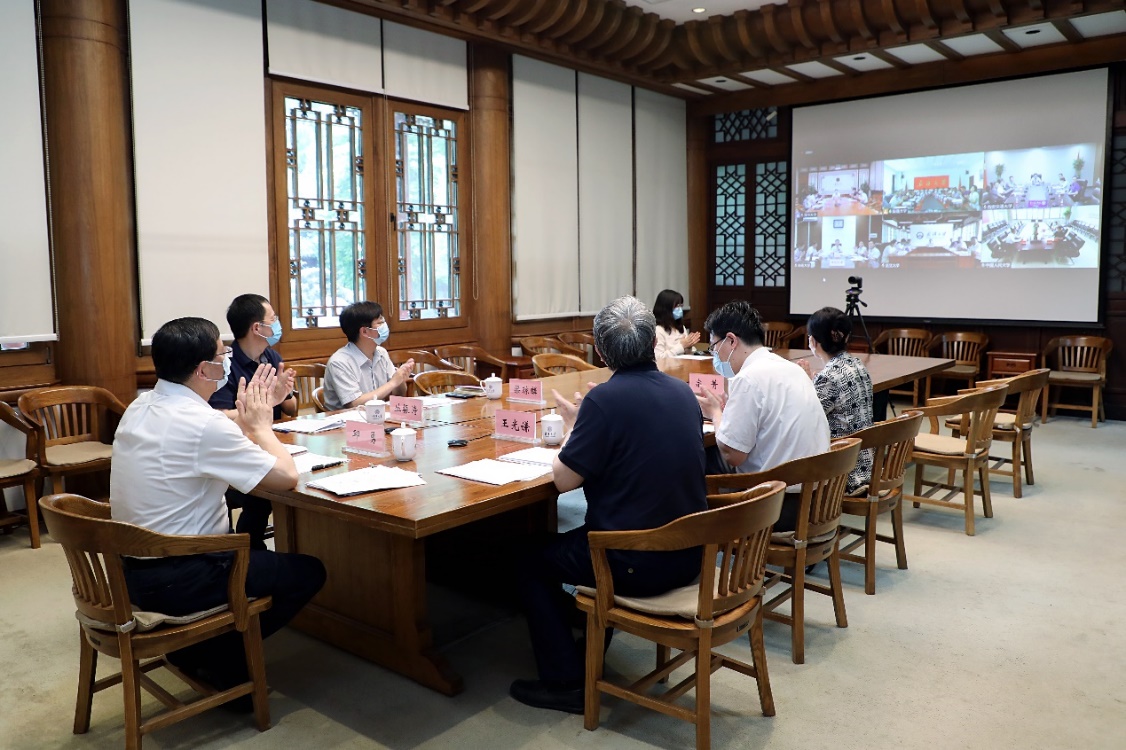 2025新澳门开门原料免费